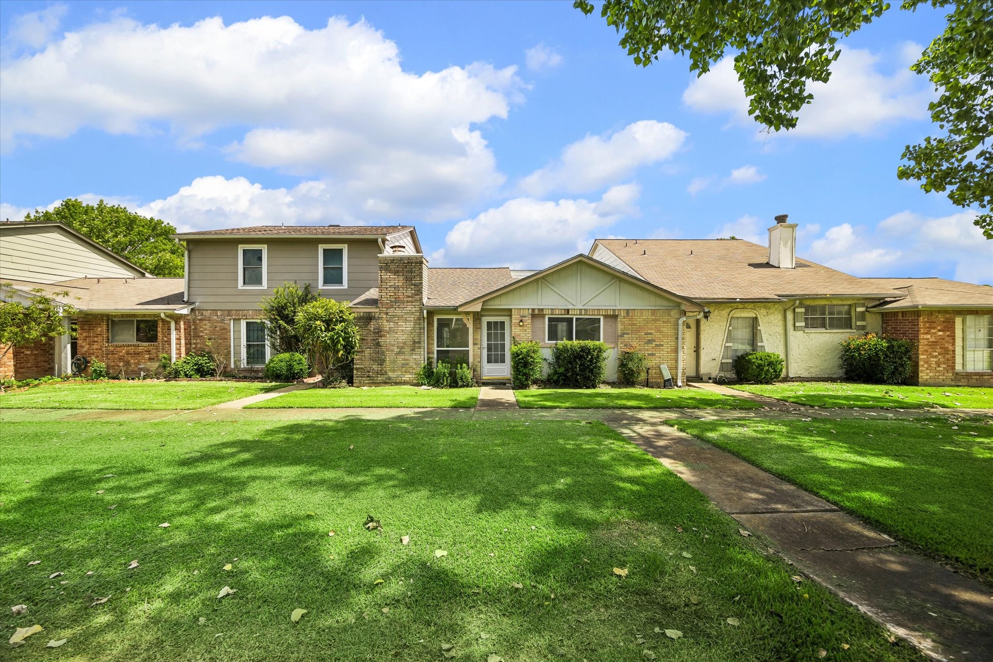 6407 S Briar Bayou Drive Property Photo 1
