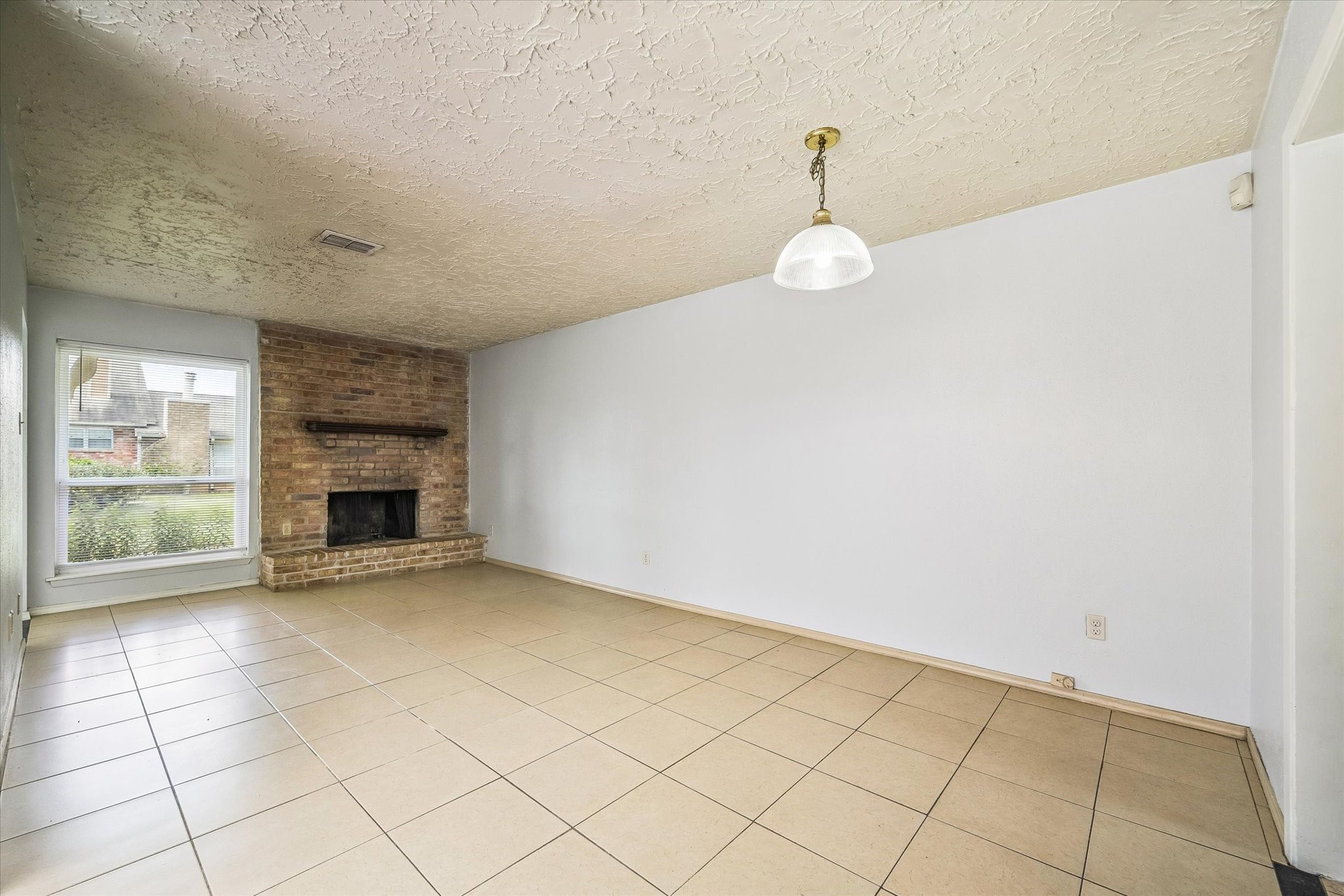 6407 S Briar Bayou Drive Property Photo 4