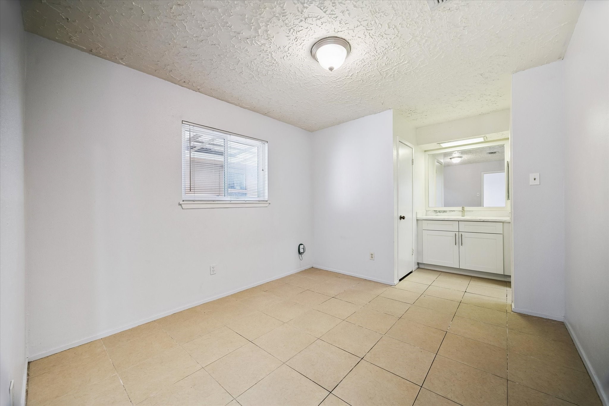 6407 S Briar Bayou Drive Property Photo 9