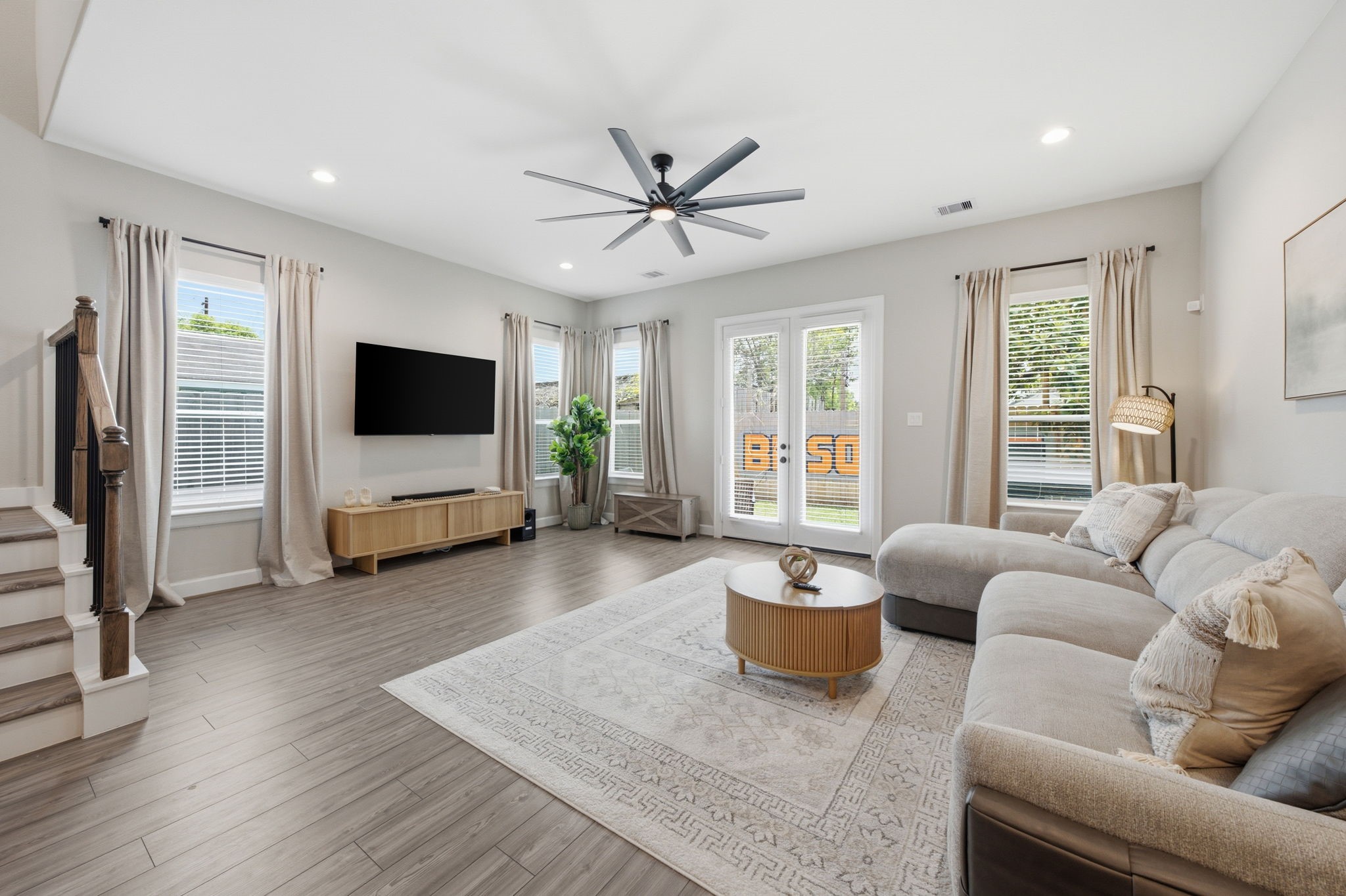 1109 Robbie Street Property Photo 8