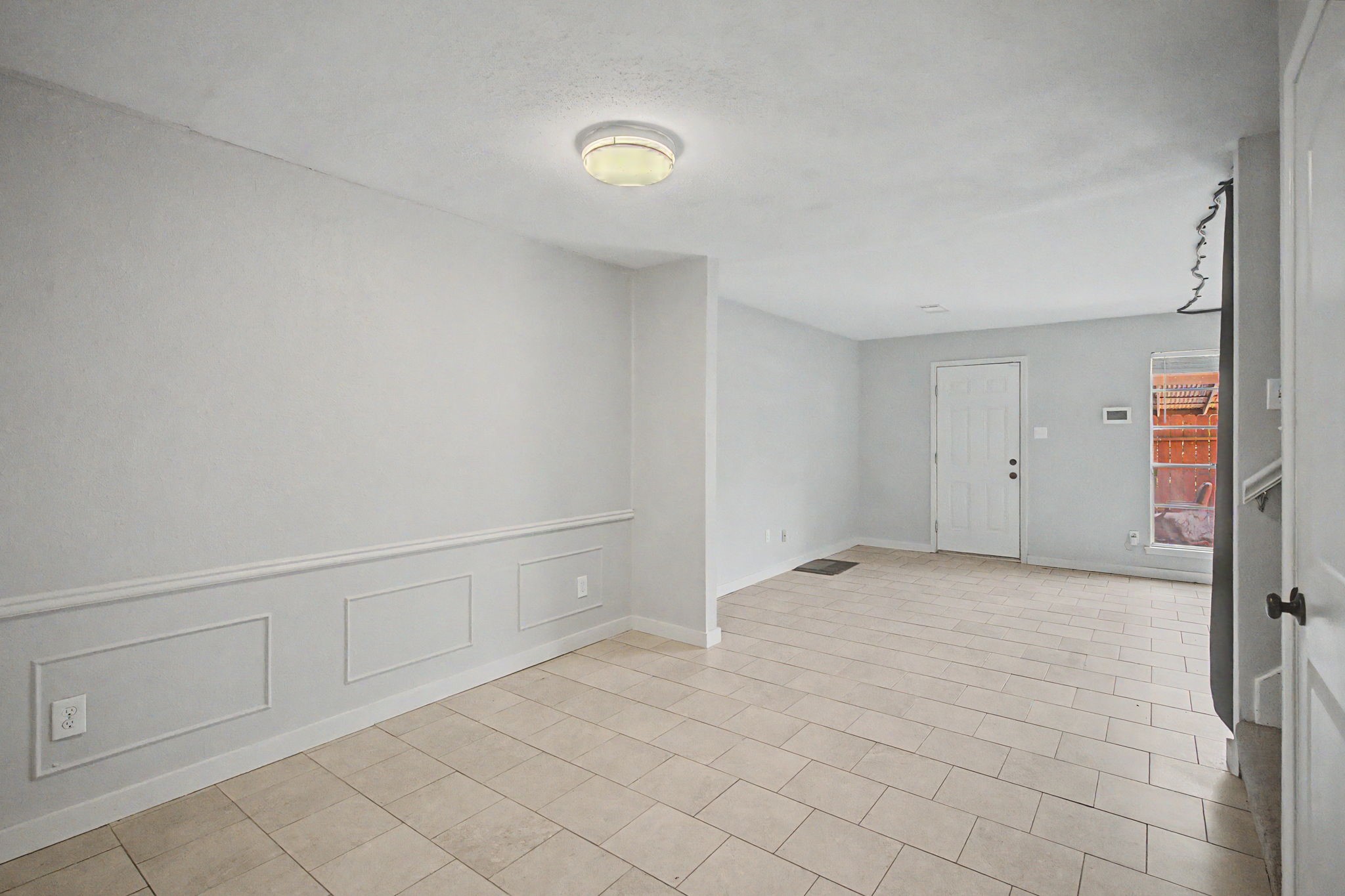 413 W Semands Avenue Property Photo 2