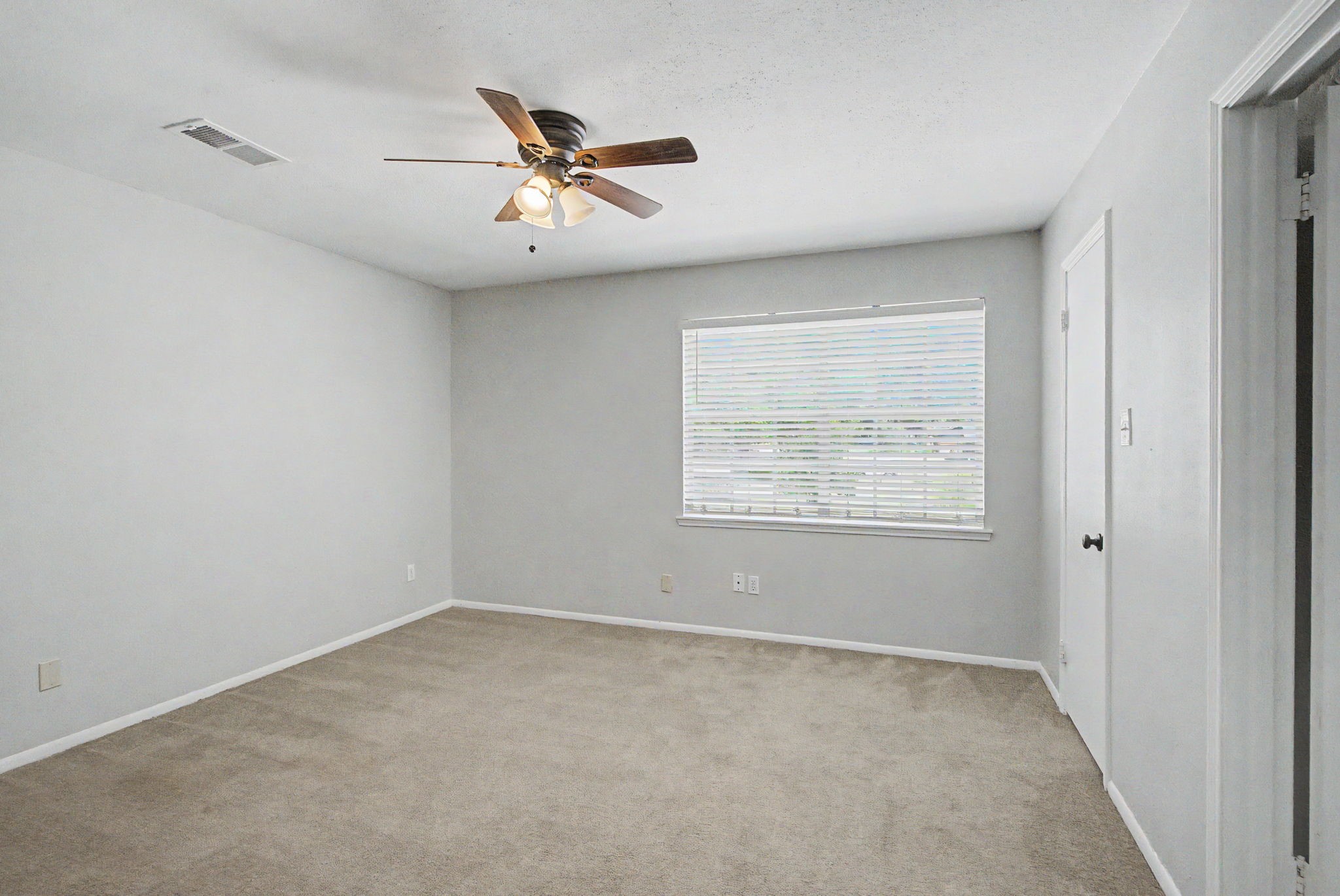 413 W Semands Avenue Property Photo 8