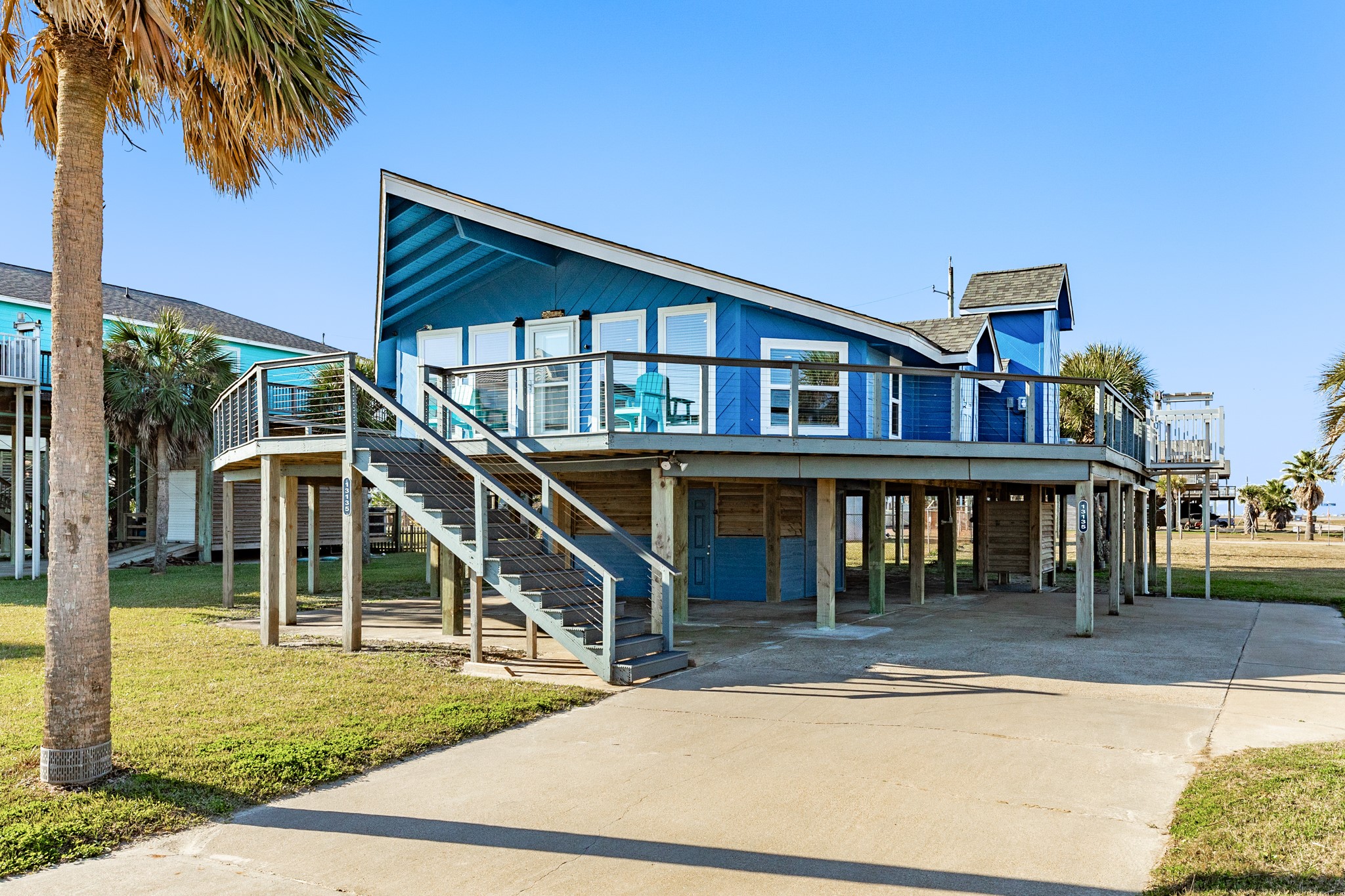 13135 Gulf Beach Drive Property Photo 1
