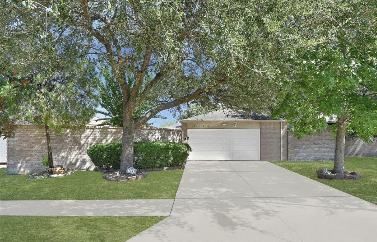 7415 San Simeon Drive Property Photo 1
