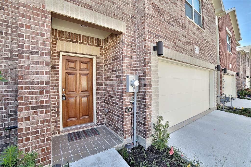 3719 Main Poplar Drive Property Photo 1
