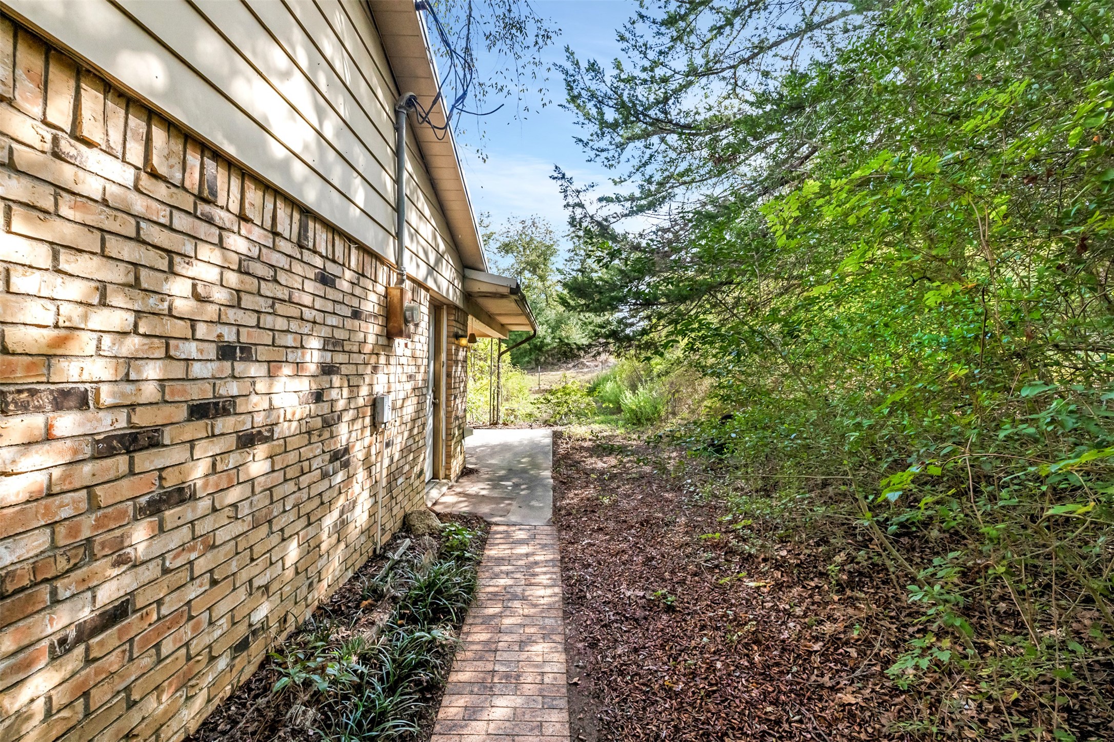 5209 Bucksnort Road Property Photo 4