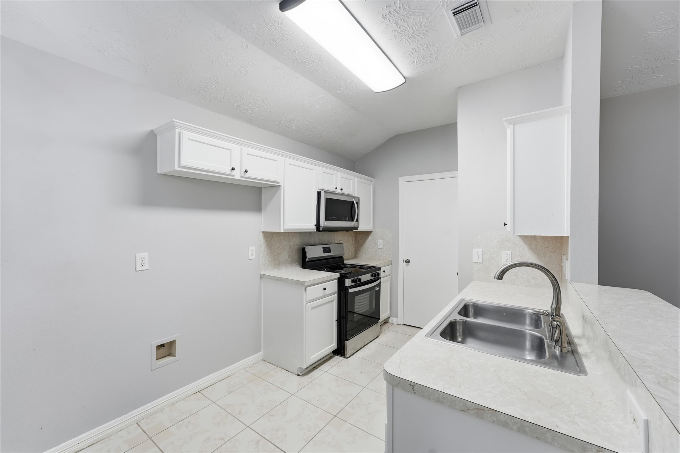 3435 Red Cedar Drive Property Photo 14