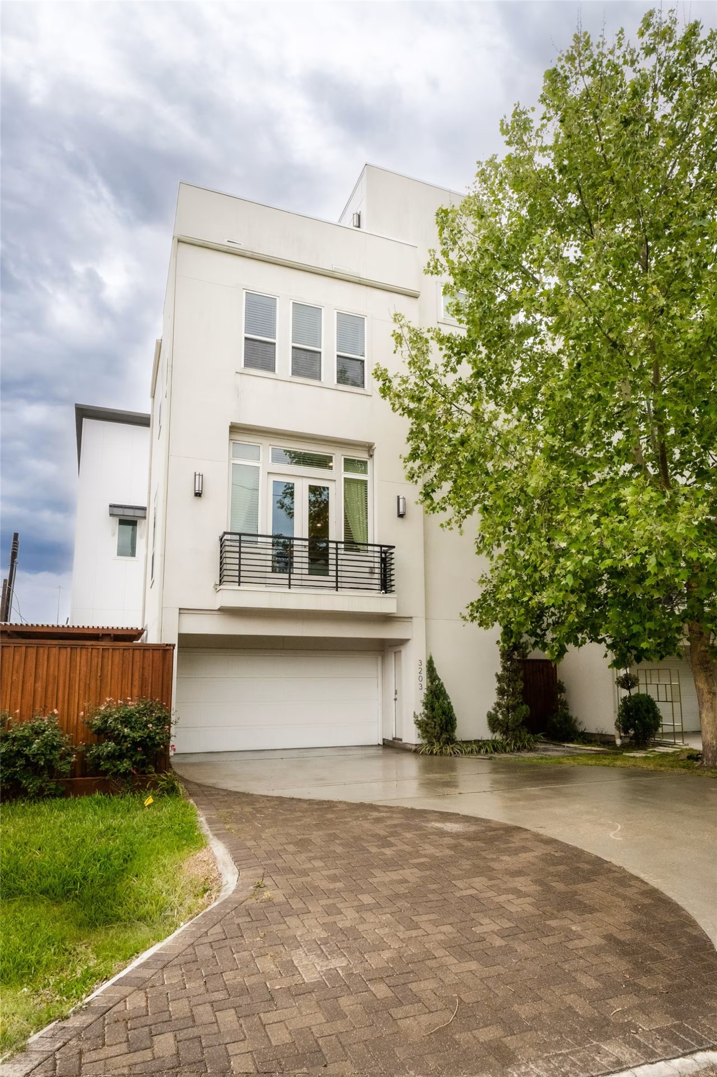 3203 Baron Street Property Photo