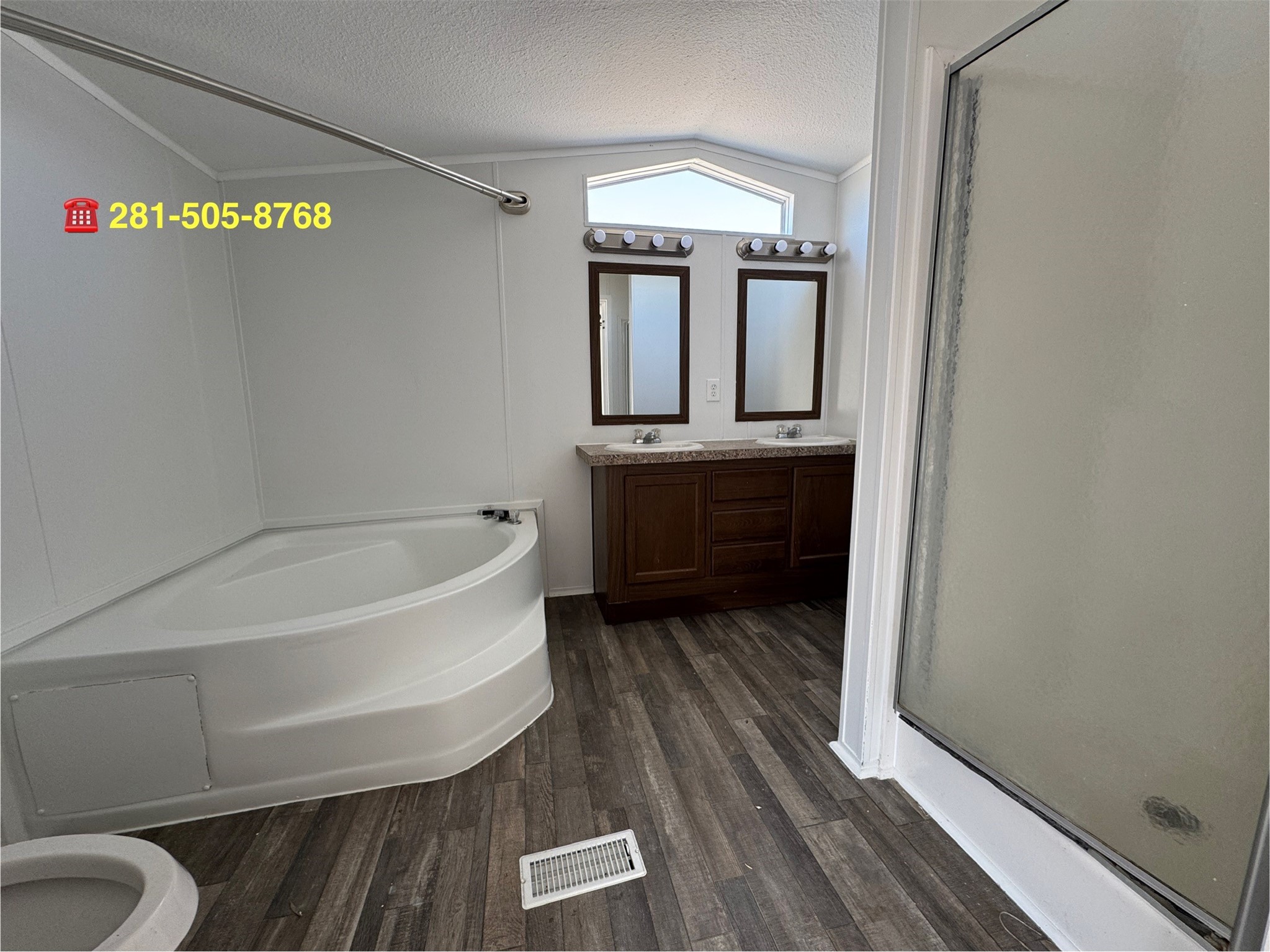 16206 Wood Drive Property Photo 2