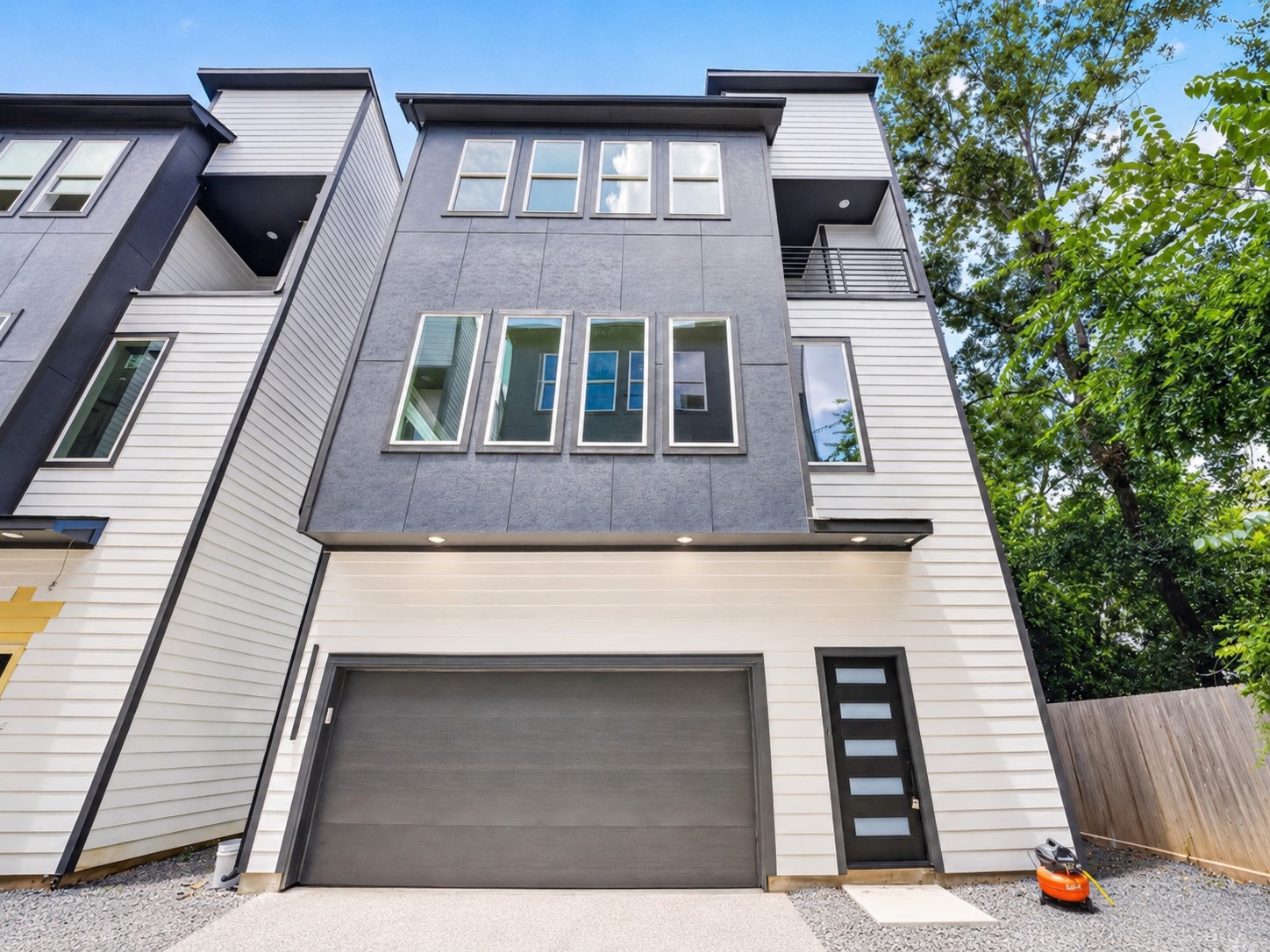 1928 Laverne Street Property Photo 2