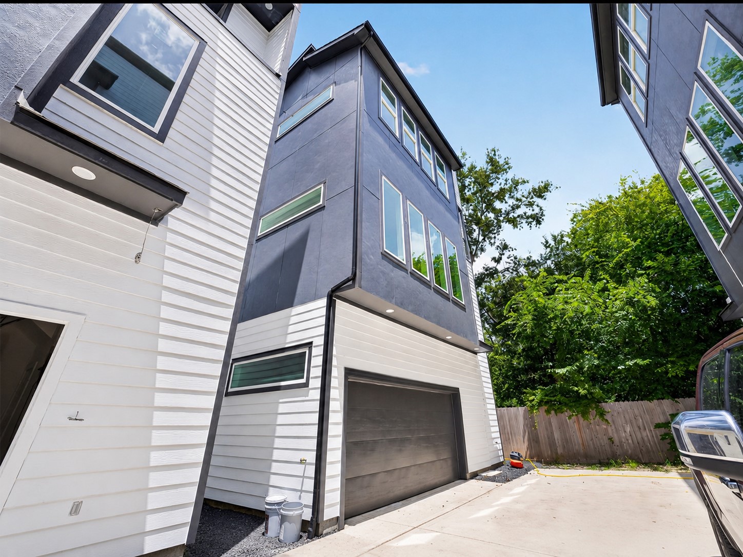 1928 Laverne Street Property Photo 3