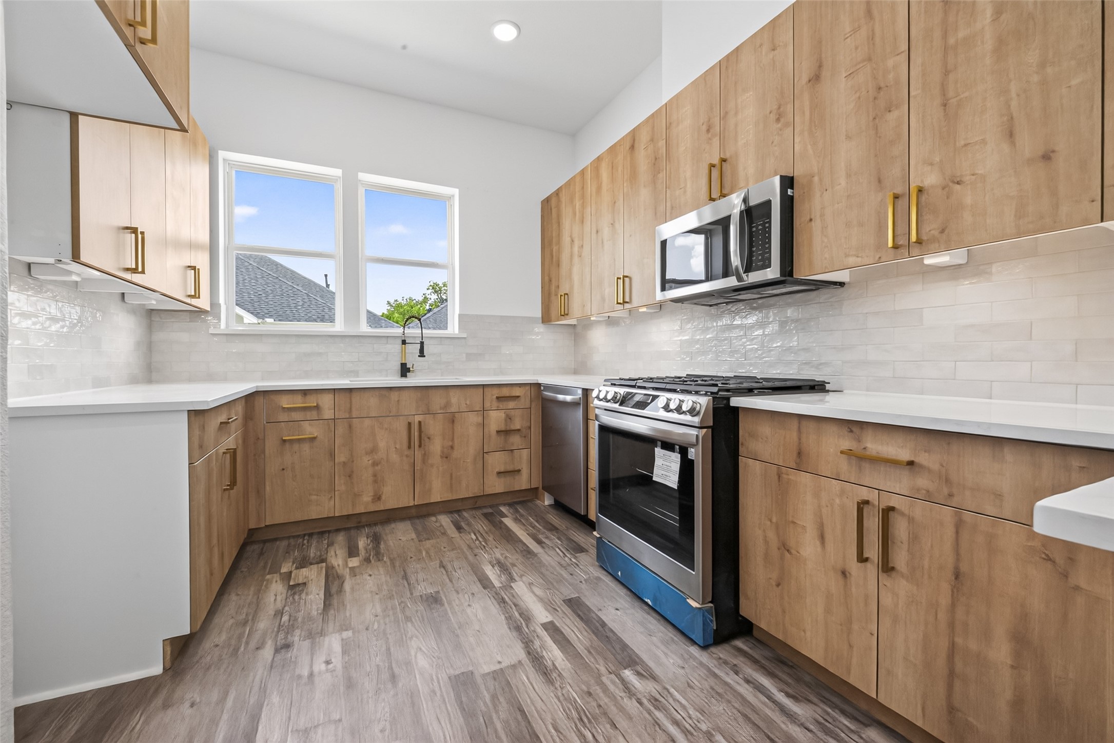 1928 Laverne Street Property Photo 11