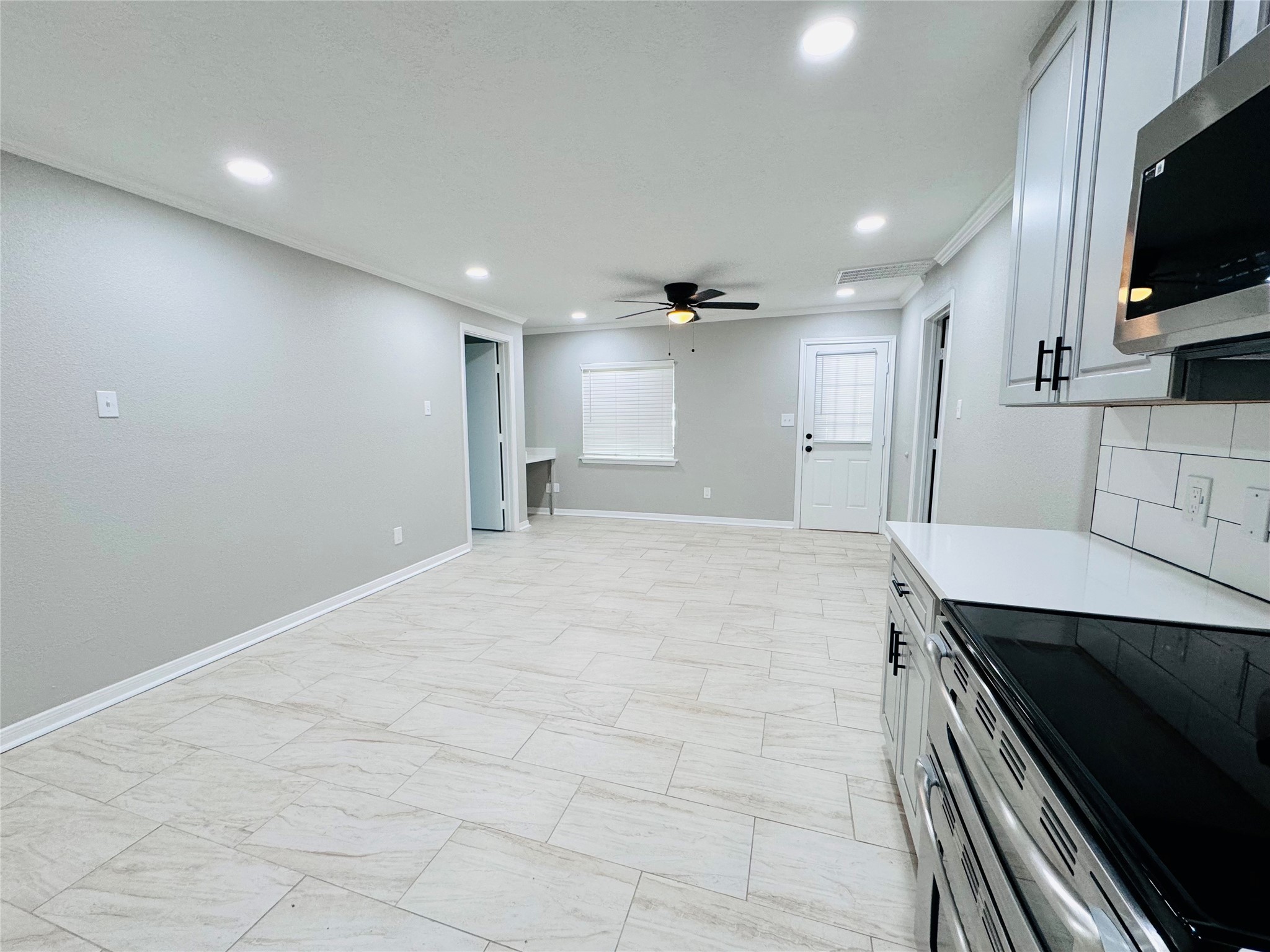10702 Deval Drive Property Photo 3