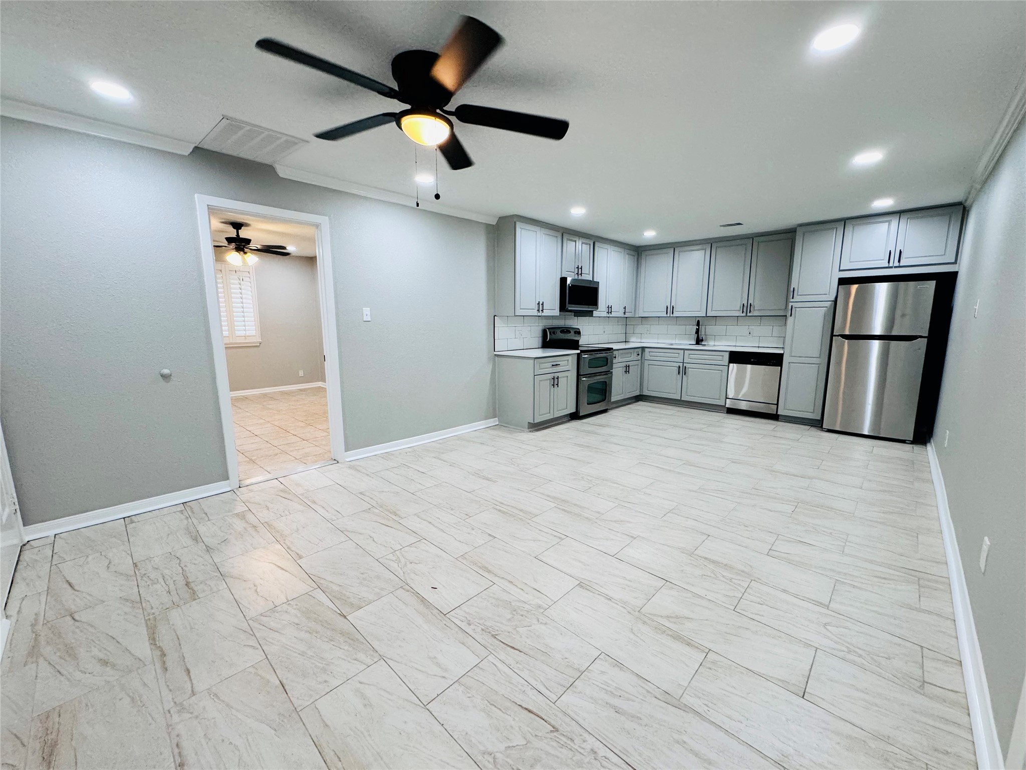 10702 Deval Drive Property Photo 4