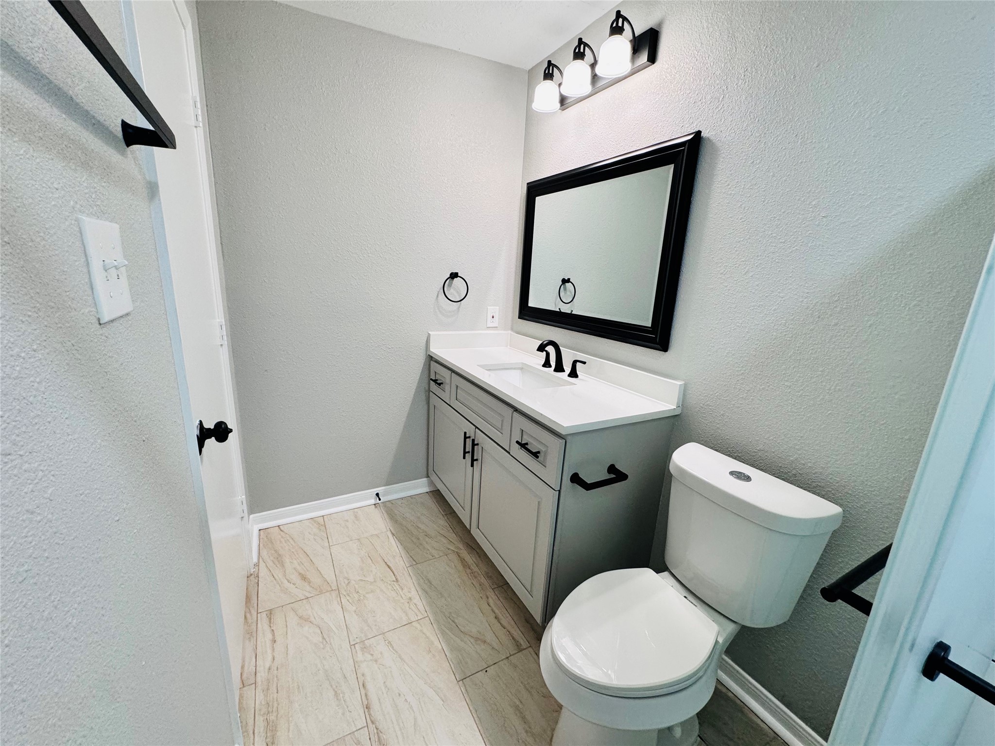 10702 Deval Drive Property Photo 6