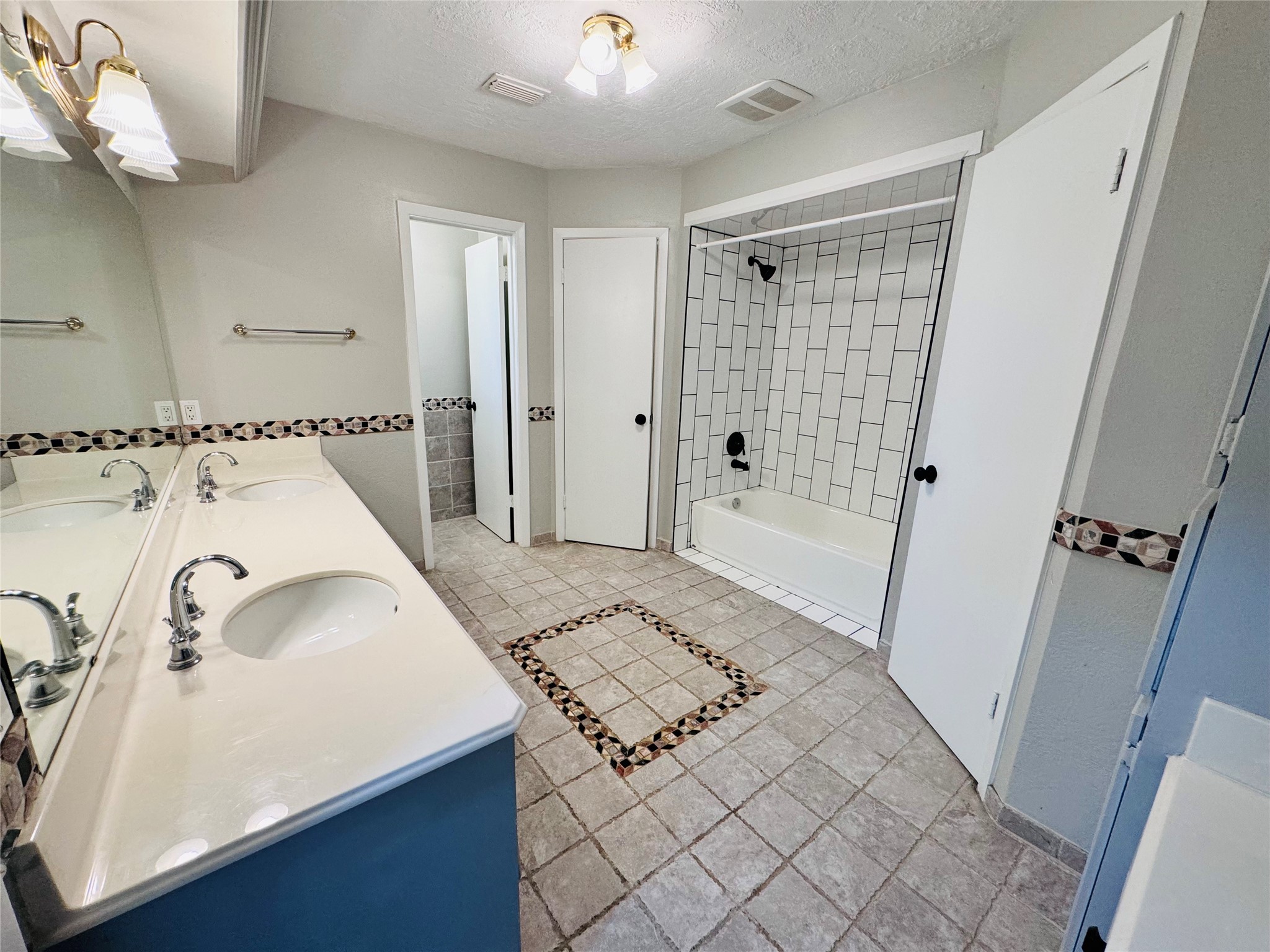 10702 Deval Drive Property Photo 9