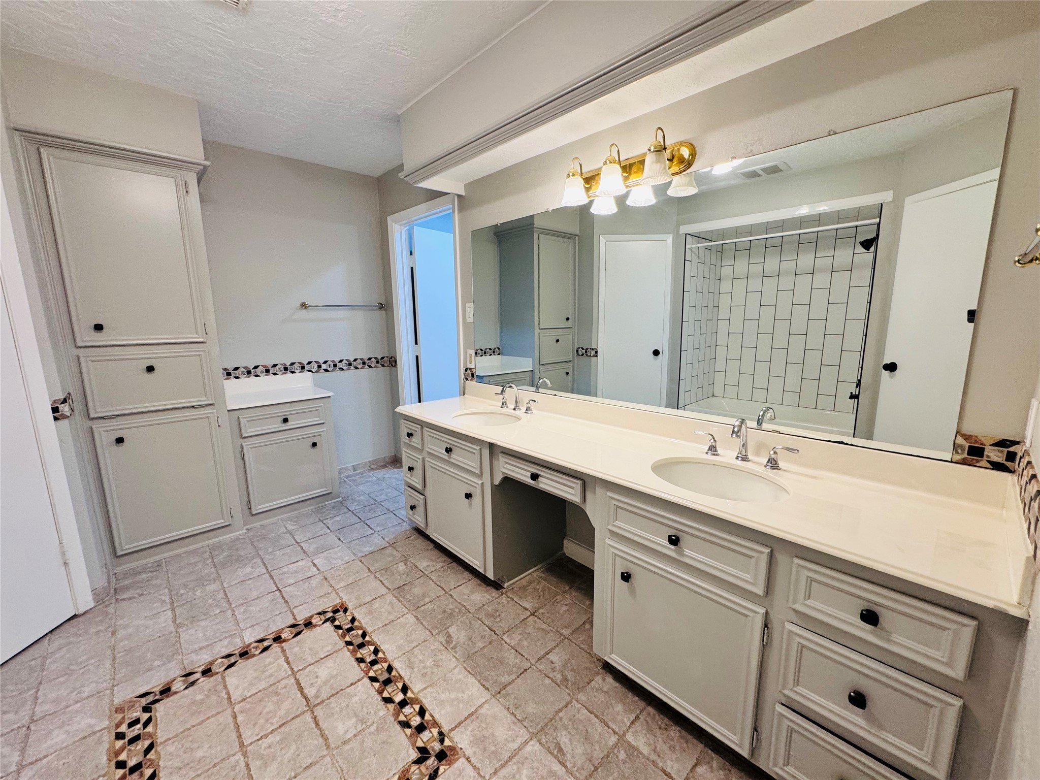 10702 Deval Drive Property Photo 10