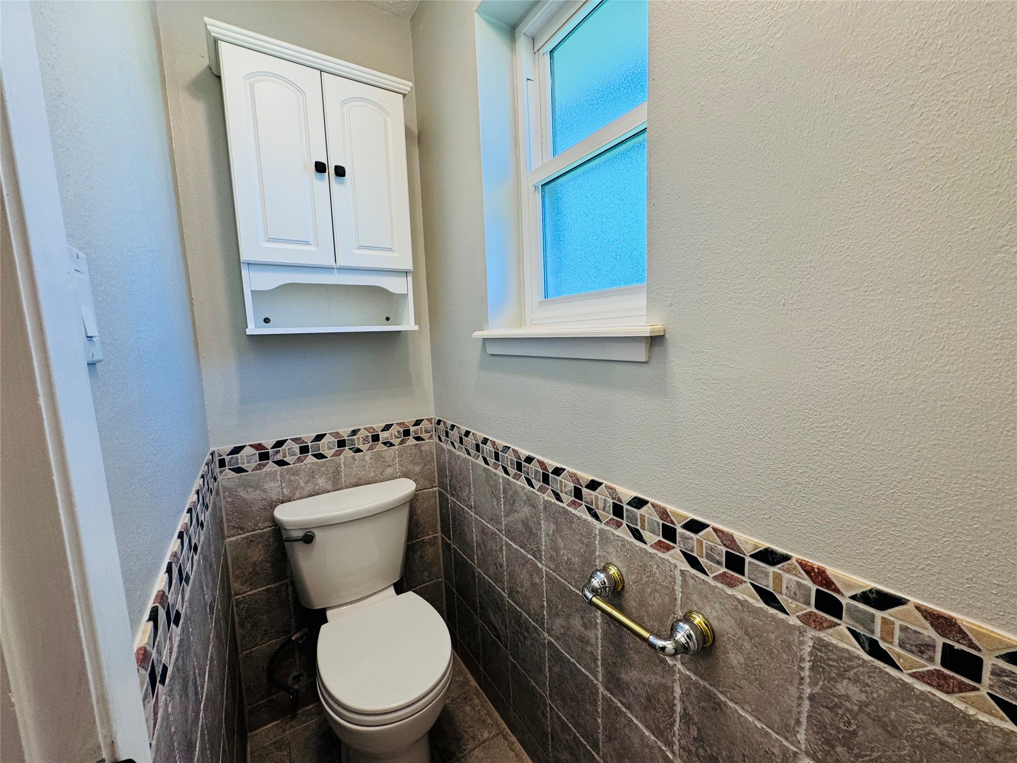10702 Deval Drive Property Photo 13