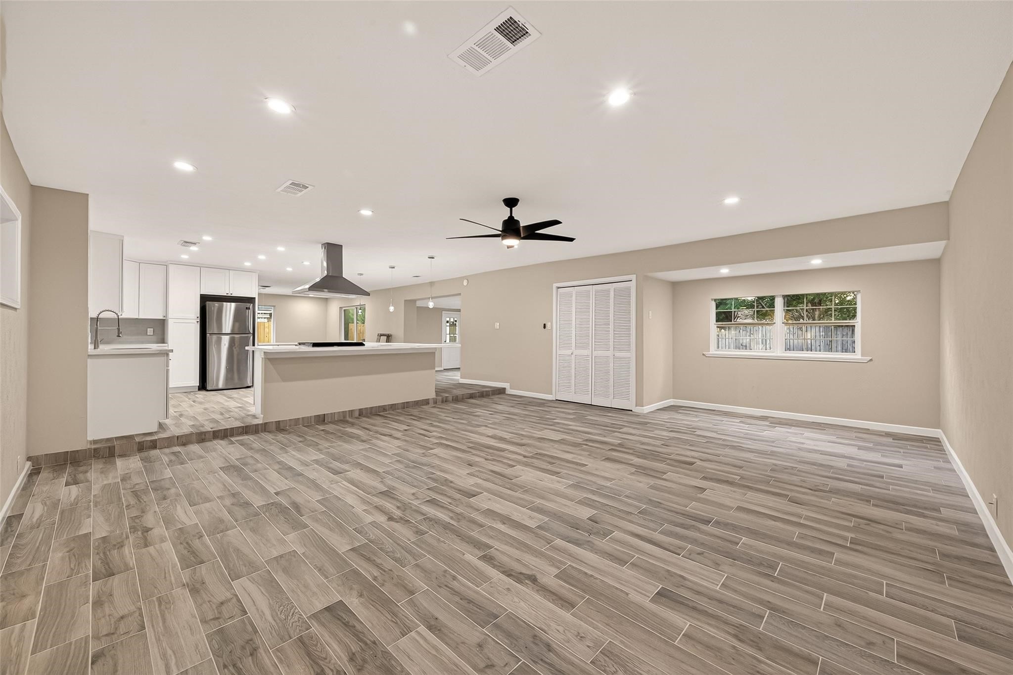 11206 Huggins Drive Property Photo 3