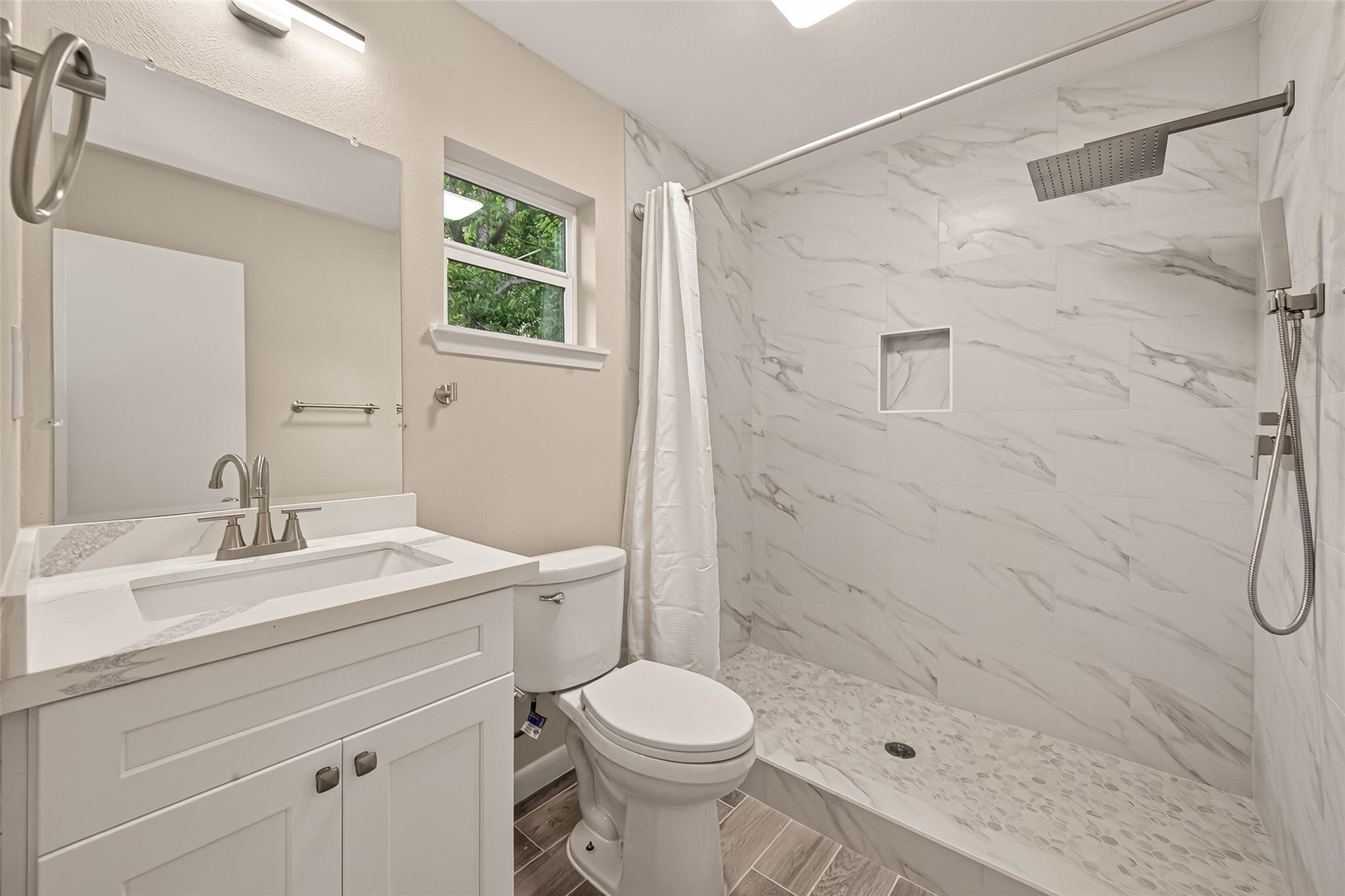 11206 Huggins Drive Property Photo 5