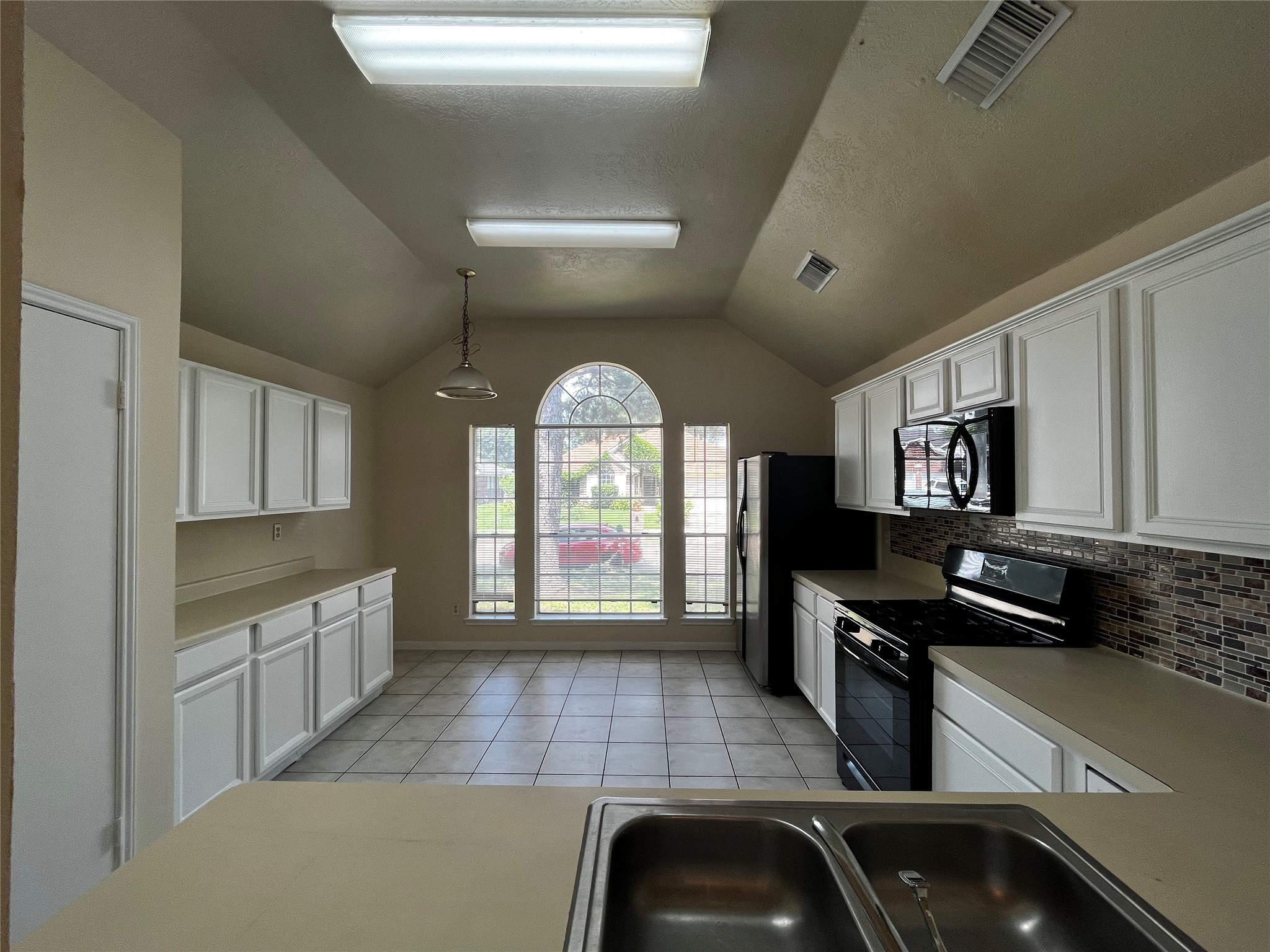 11607 Lennington Lane Property Photo 7