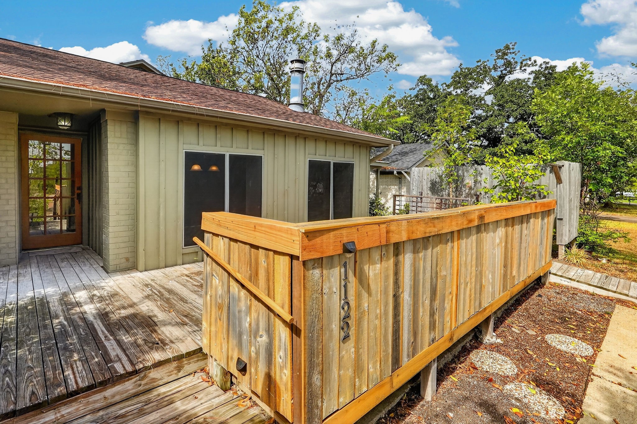 1122 Westover Street Property Photo 2