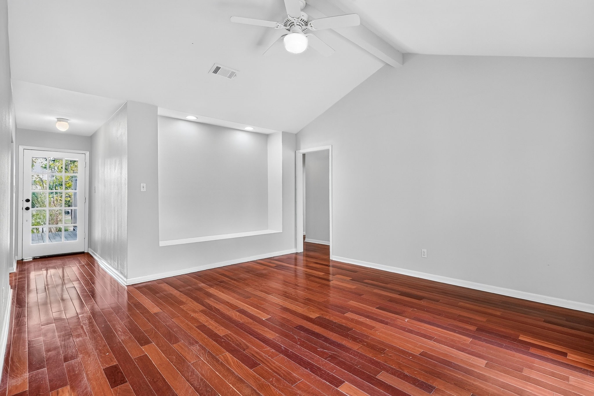 1122 Westover Street Property Photo 4