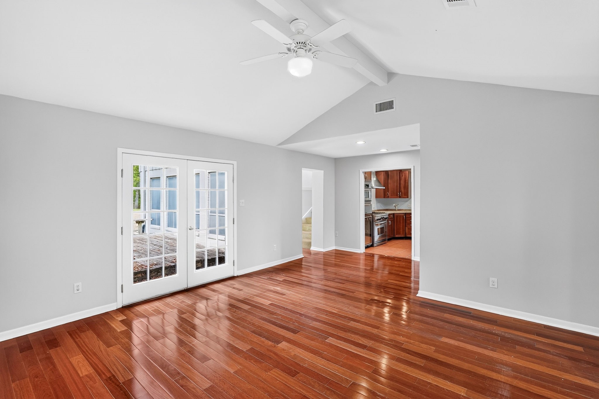 1122 Westover Street Property Photo 6