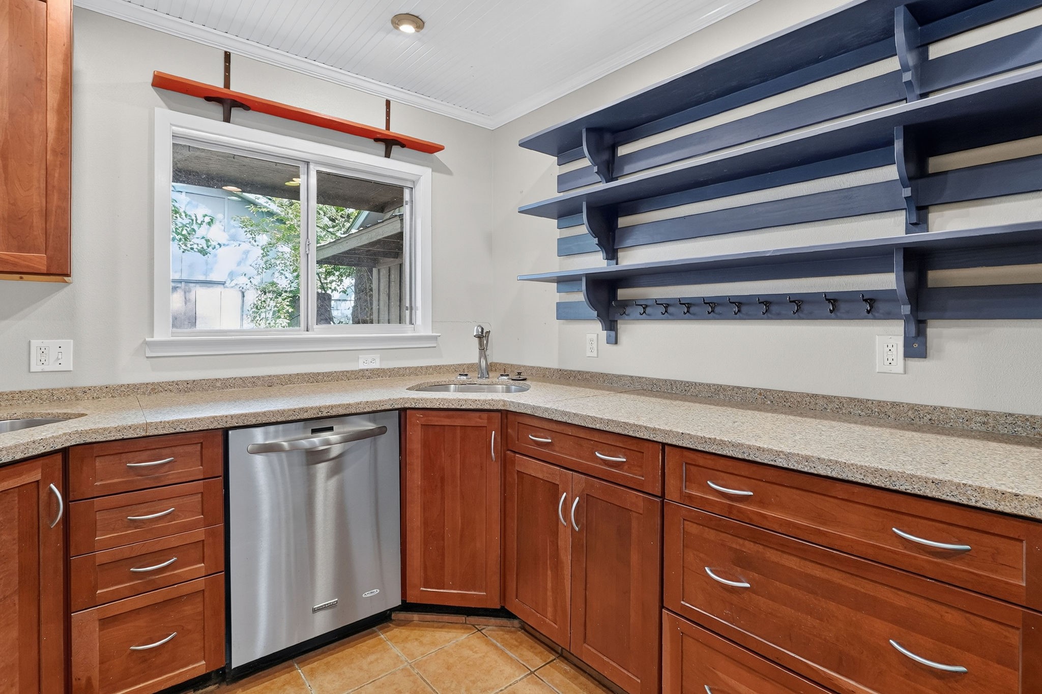 1122 Westover Street Property Photo 8