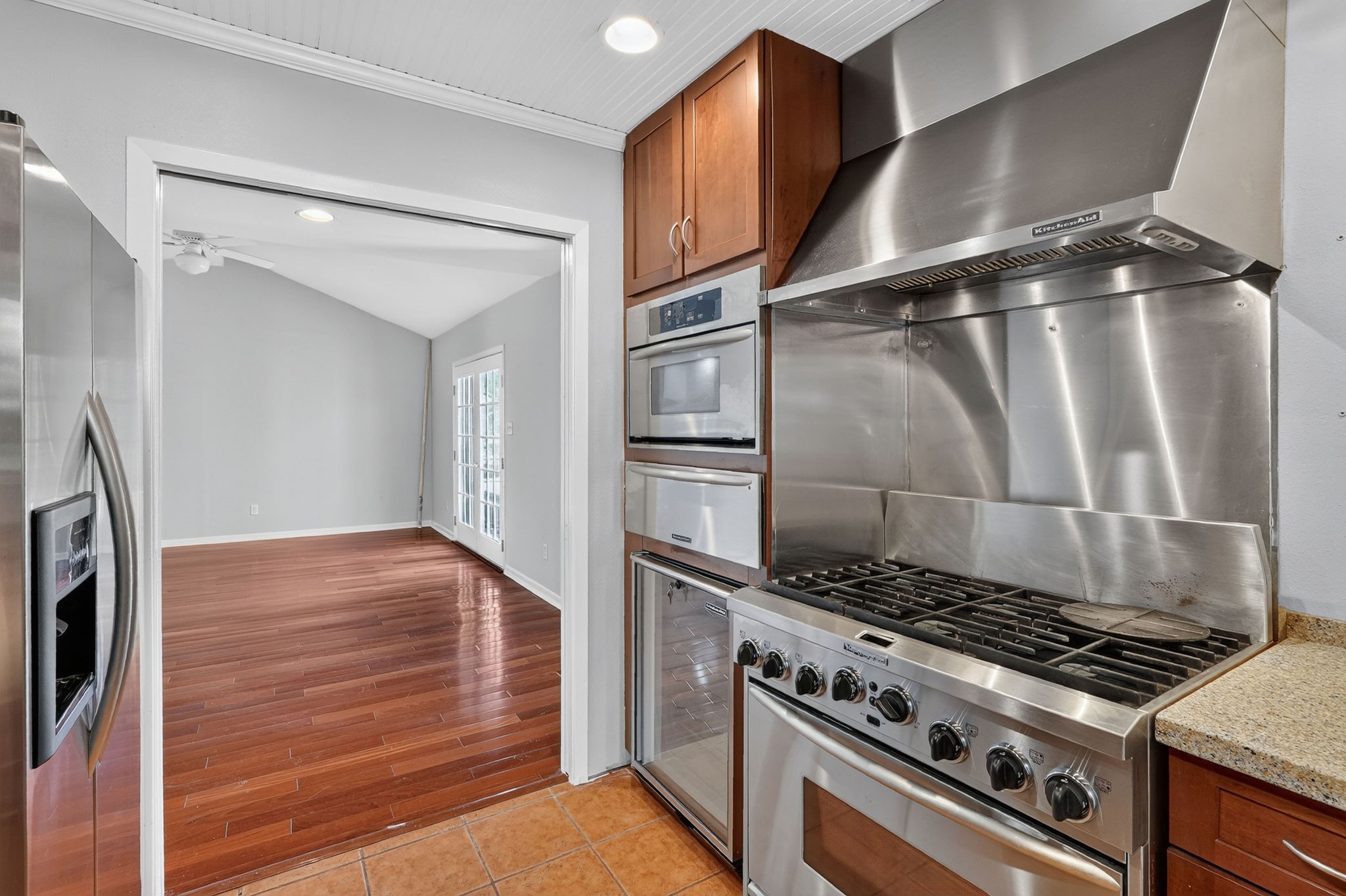 1122 Westover Street Property Photo 11