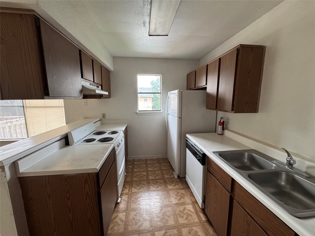 3213 Hirschfield Road C Property Photo 1