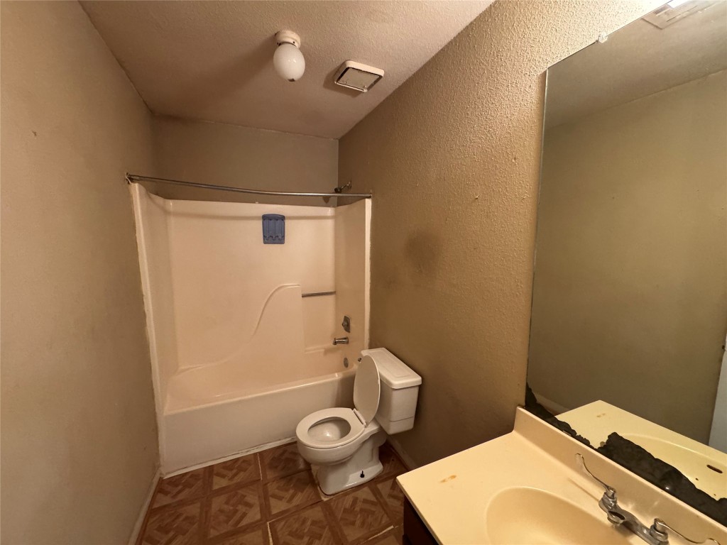 3213 Hirschfield Road C Property Photo 7