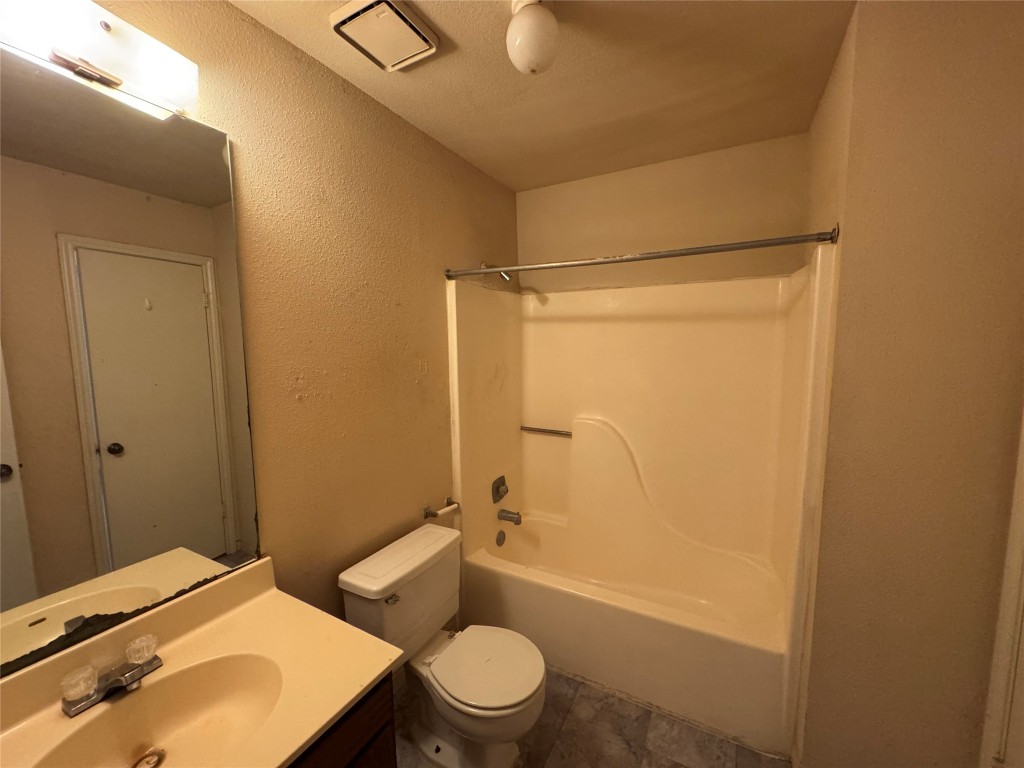 3213 Hirschfield Road C Property Photo 8