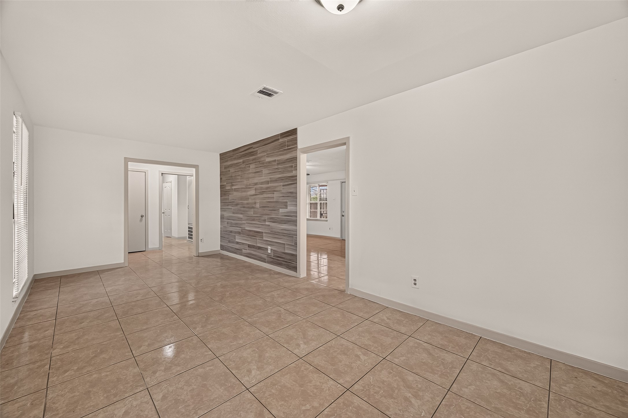 1003 Eastlake Street Property Photo 4