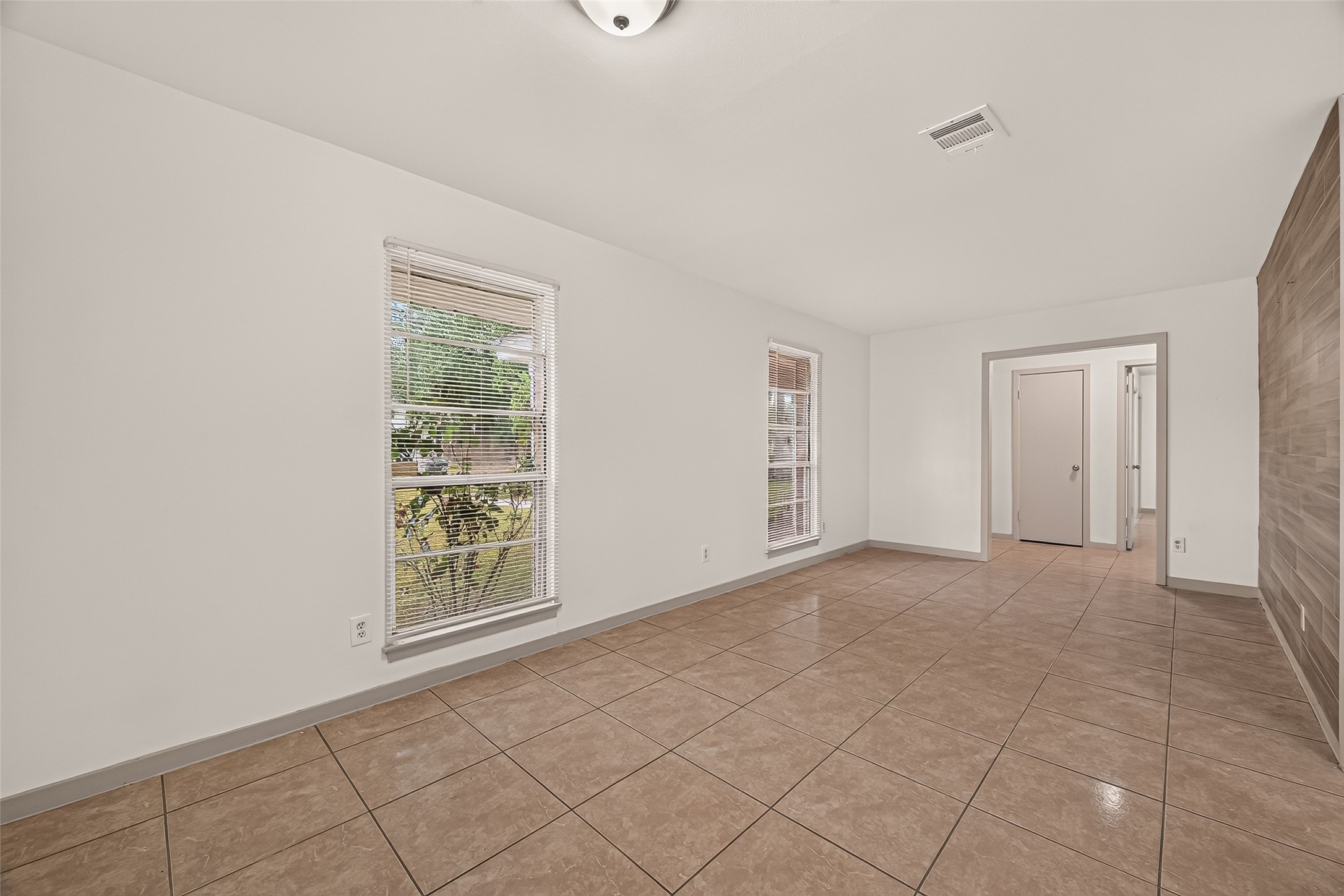 1003 Eastlake Street Property Photo 5