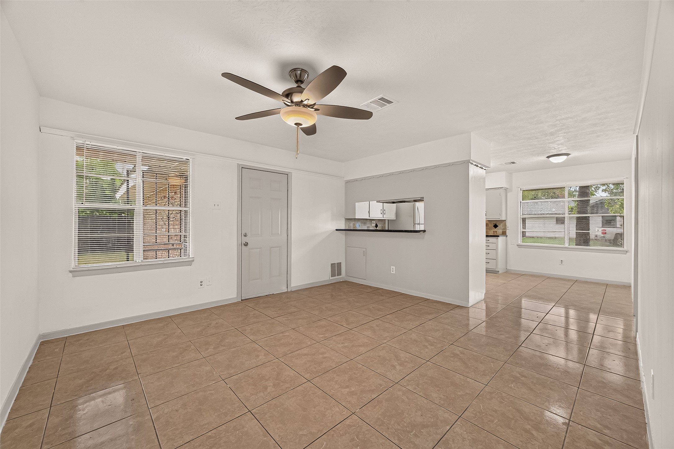 1003 Eastlake Street Property Photo 8