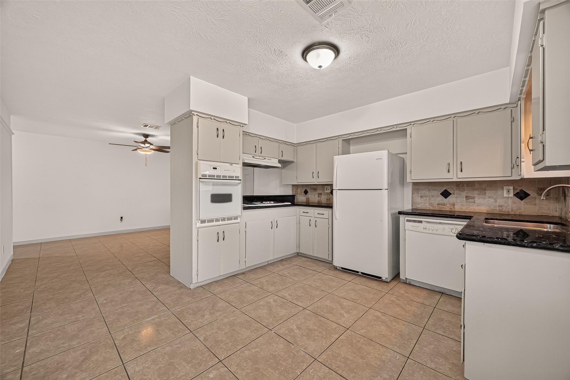 1003 Eastlake Street Property Photo 11