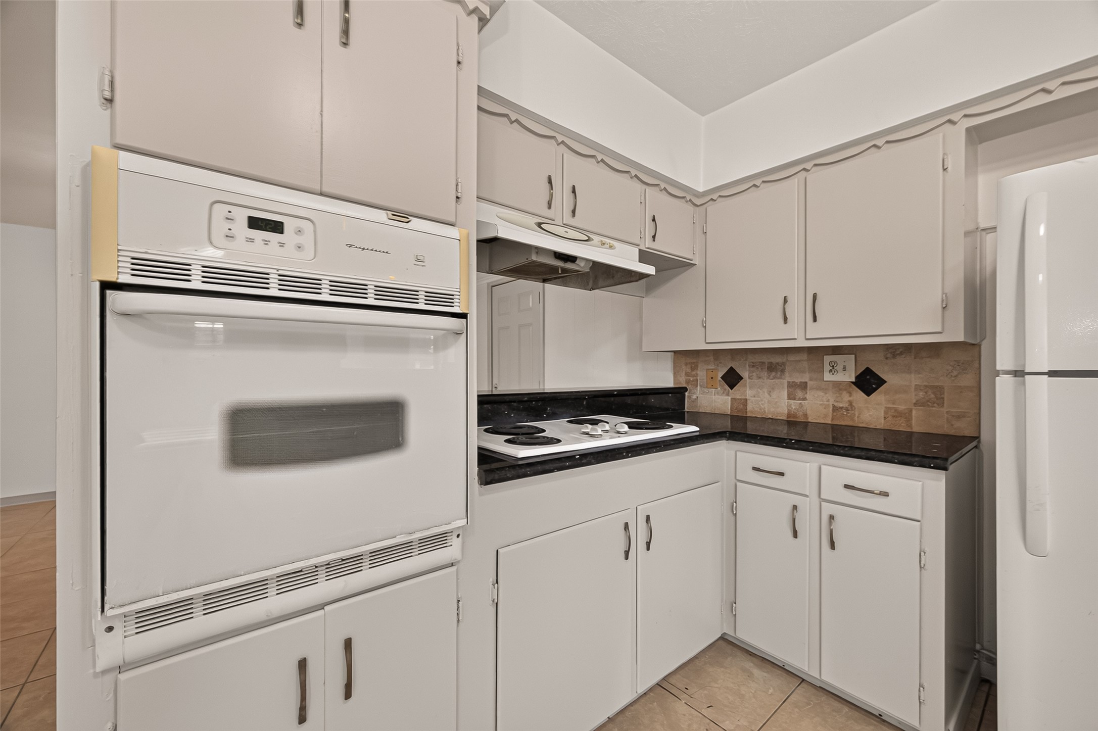 1003 Eastlake Street Property Photo 12