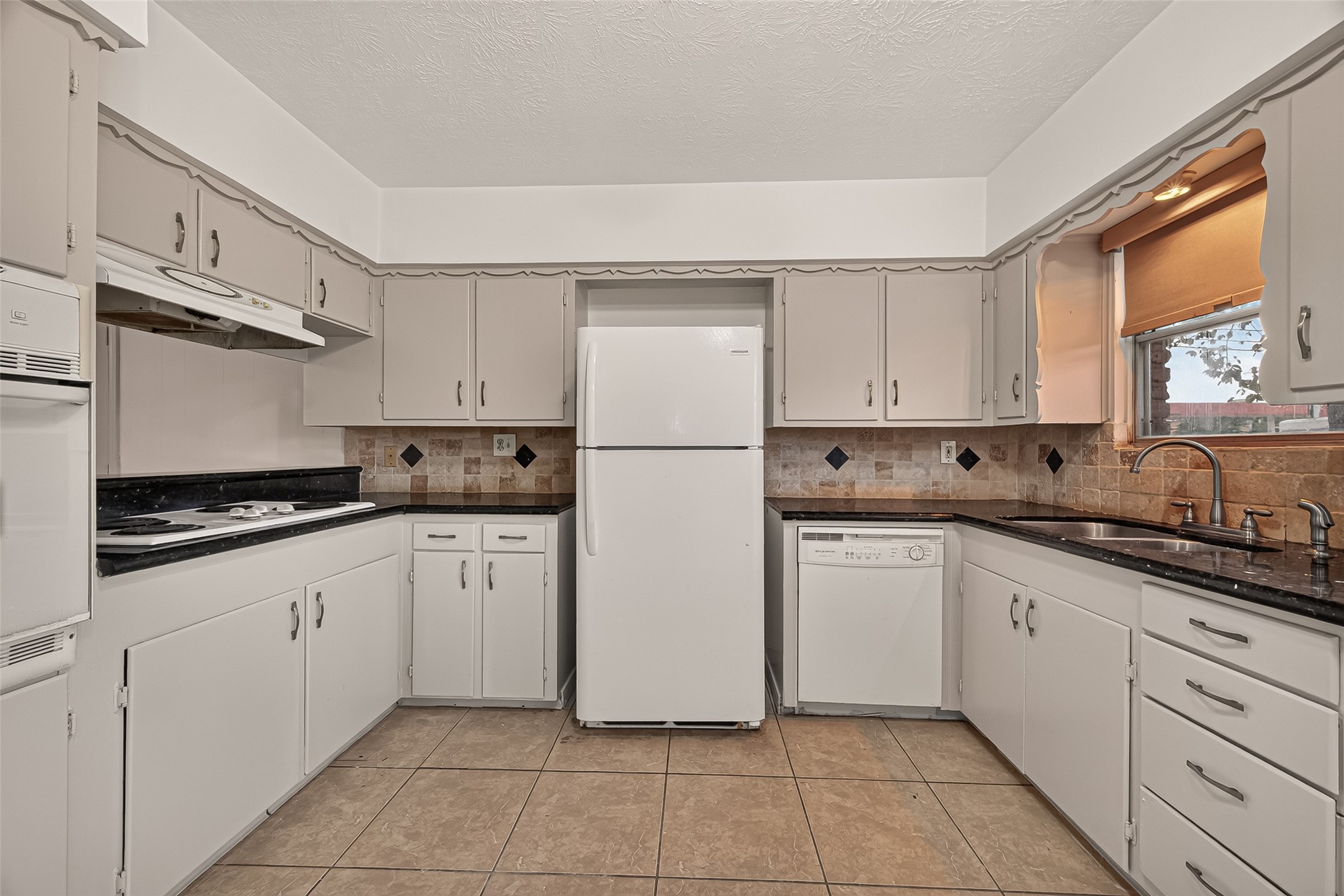 1003 Eastlake Street Property Photo 13