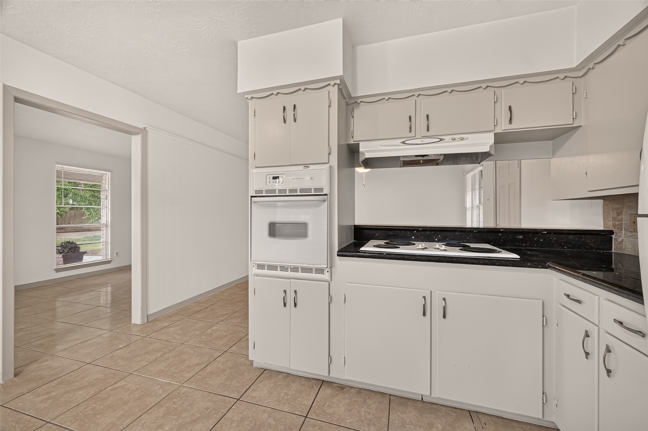 1003 Eastlake Street Property Photo 14