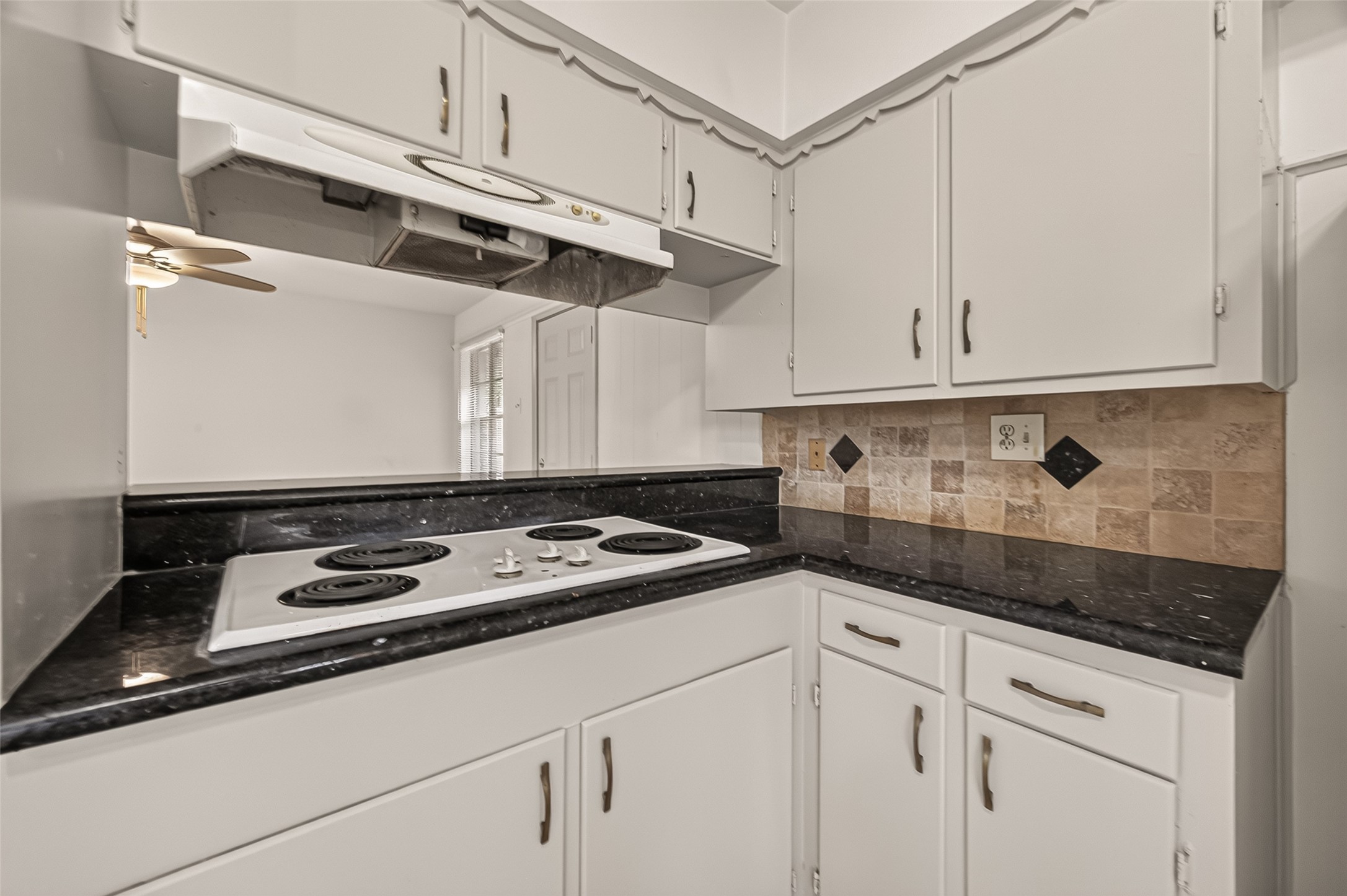 1003 Eastlake Street Property Photo 15