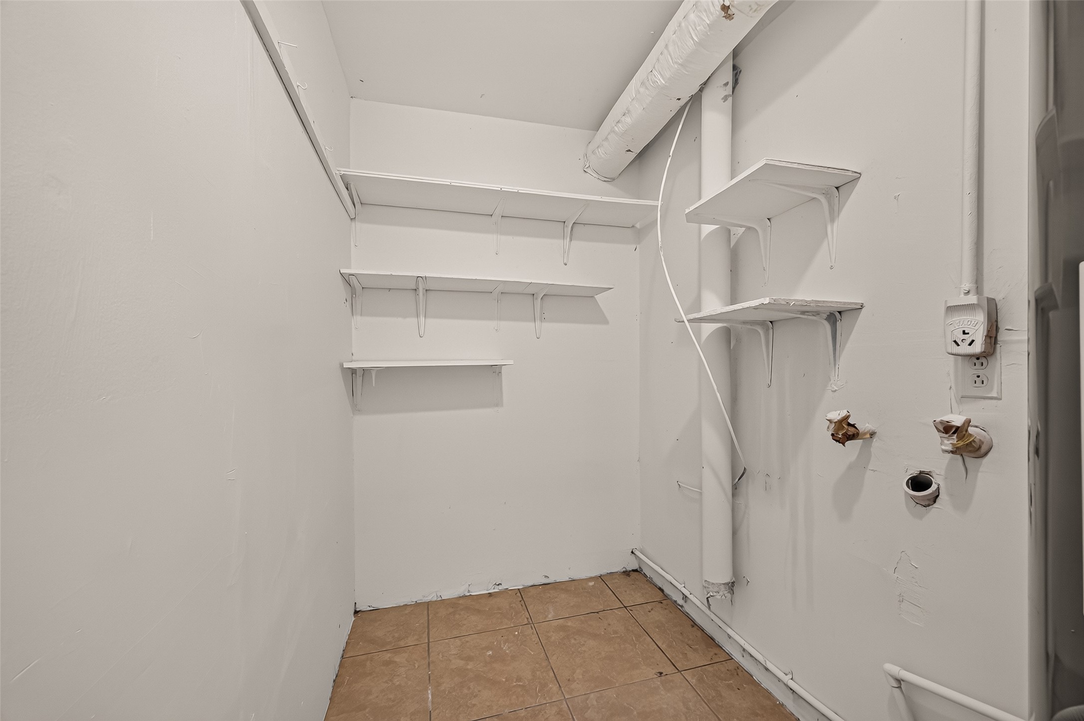1003 Eastlake Street Property Photo 16