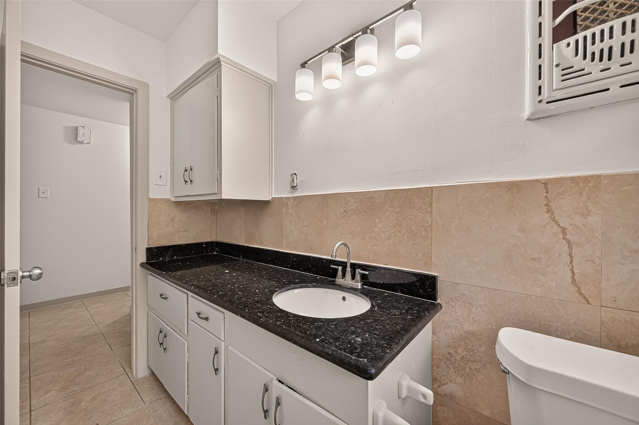 1003 Eastlake Street Property Photo 18