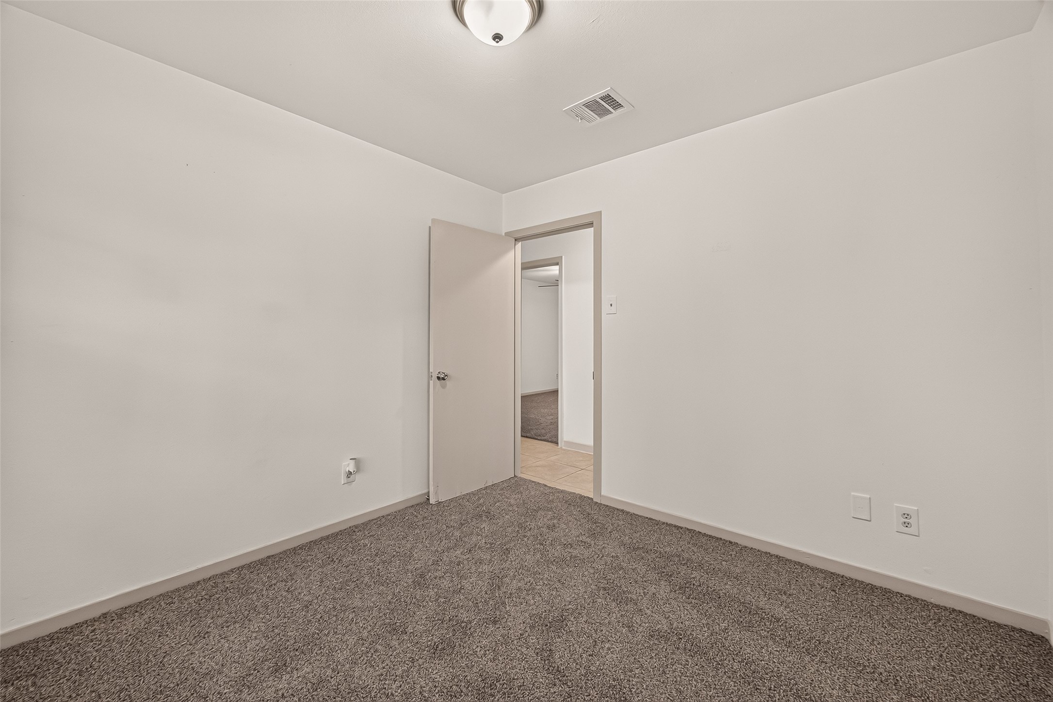1003 Eastlake Street Property Photo 20