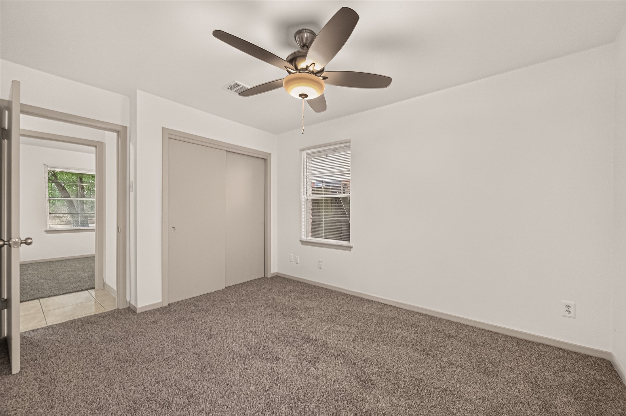 1003 Eastlake Street Property Photo 24