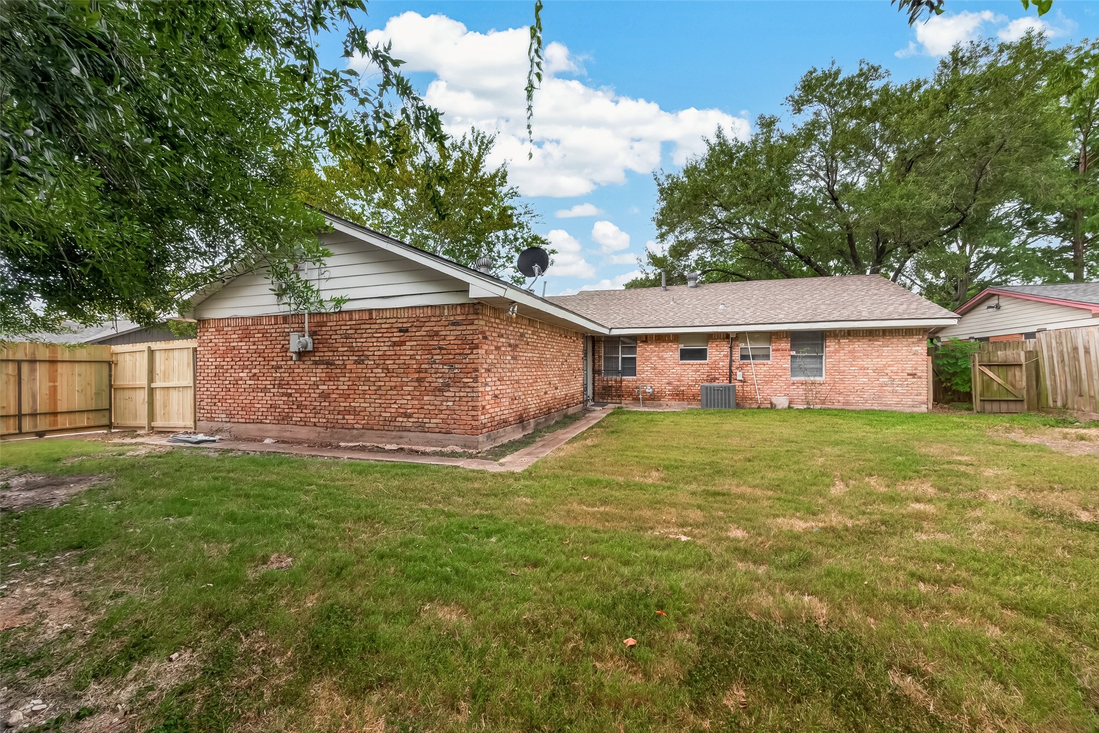 1003 Eastlake Street Property Photo 29