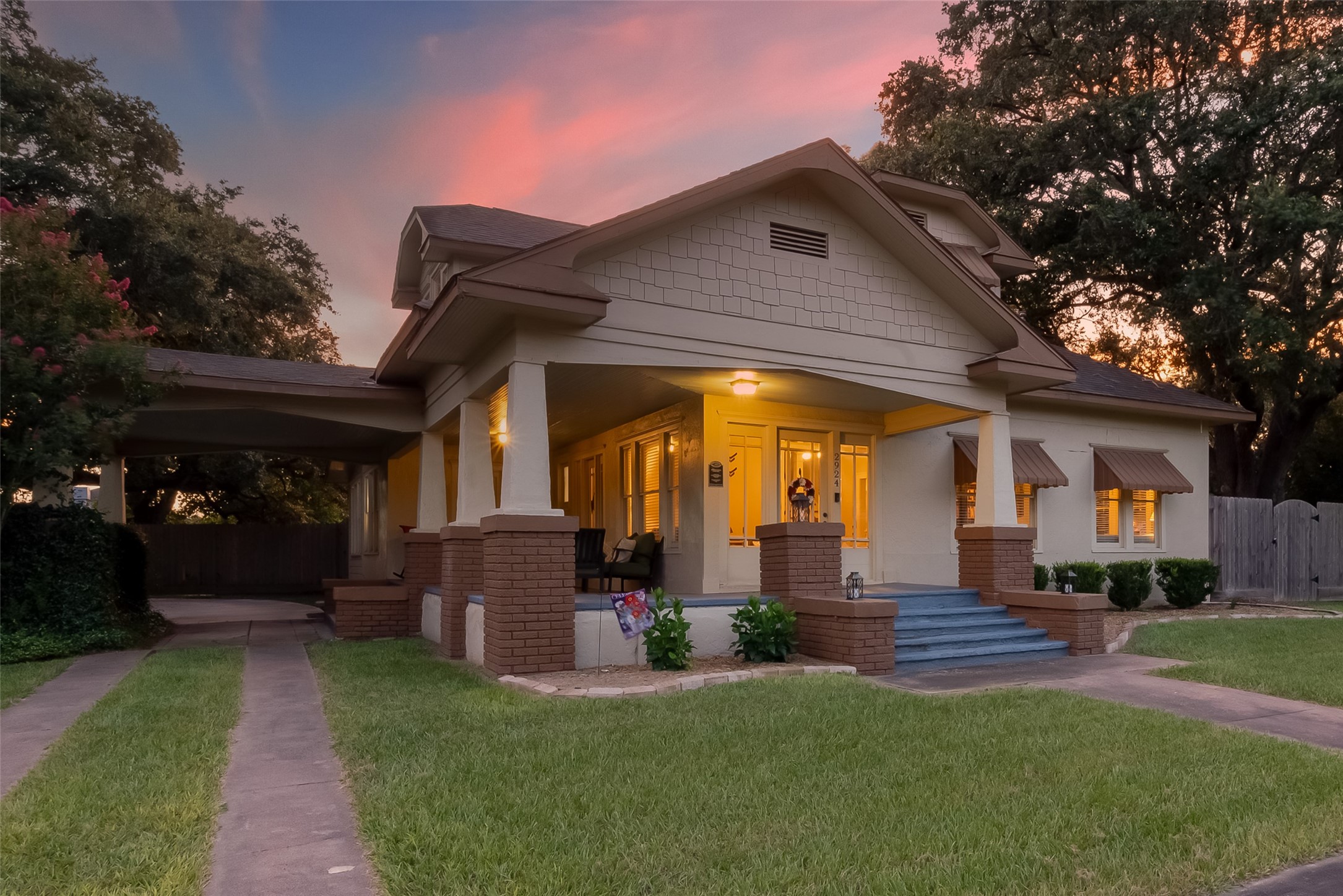 2924 Avenue G Property Photo