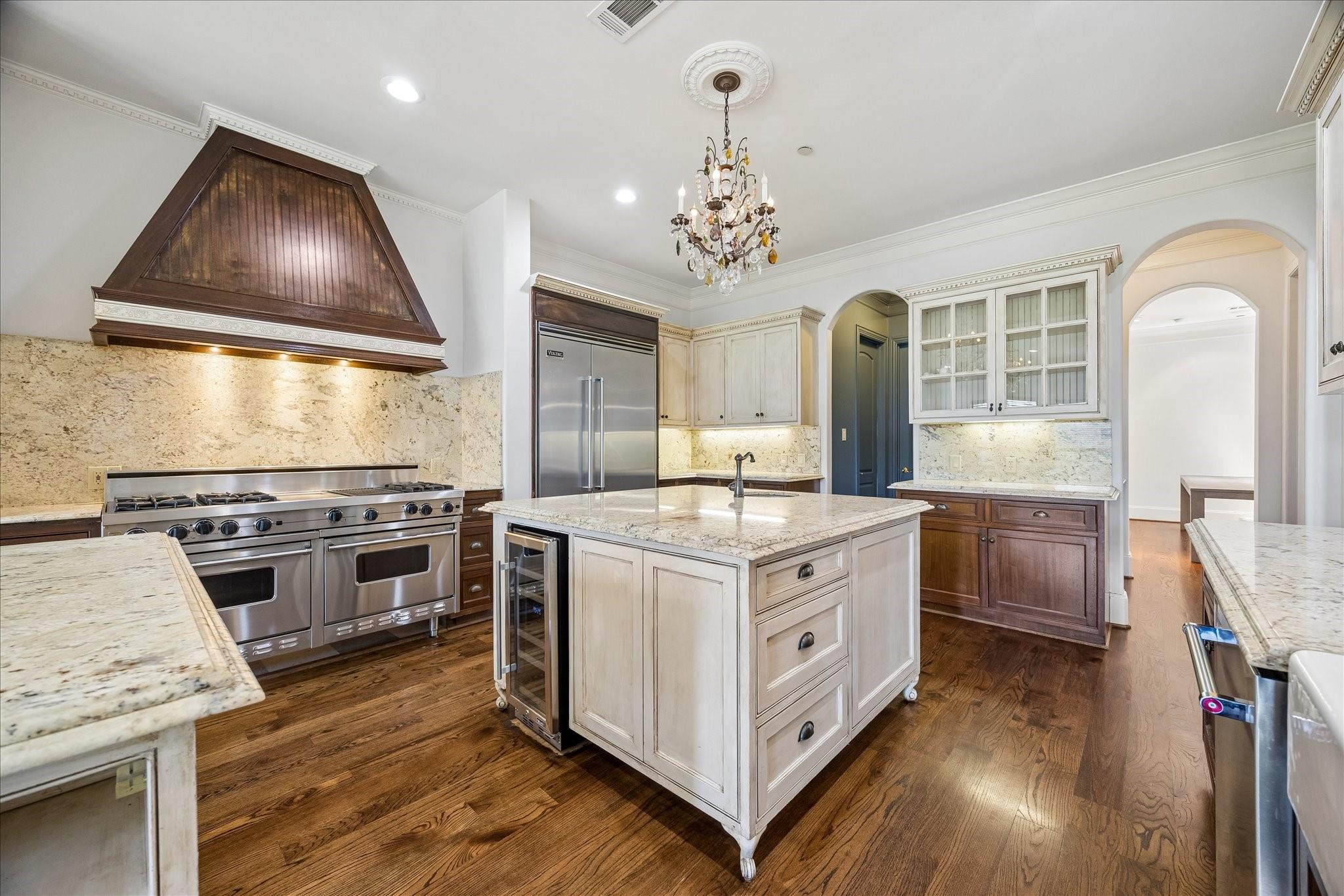 4802 Saxon Street, Bellaire Tx 77401 Property Photo 1