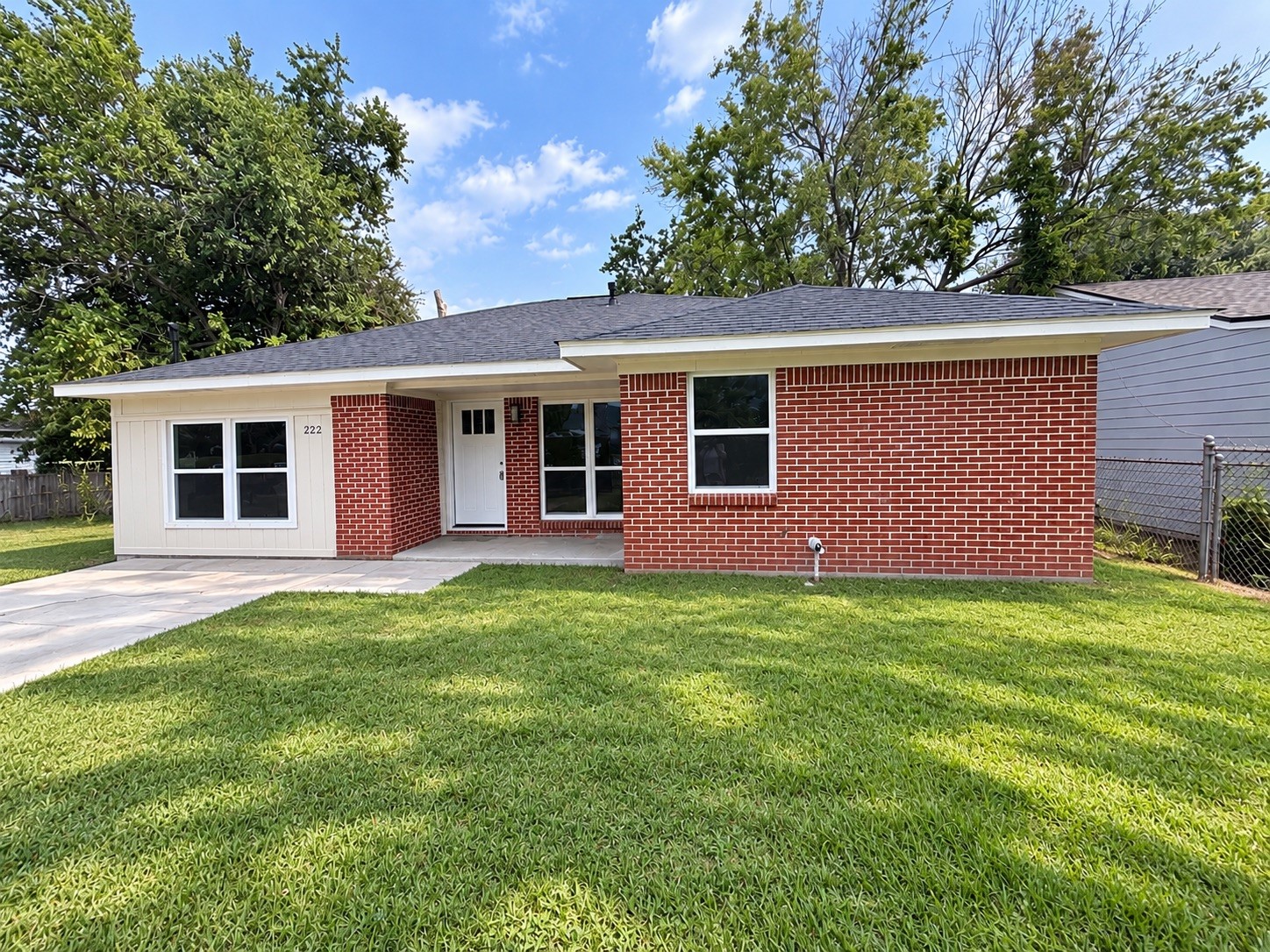 222 S Cobb Street Property Photo 1