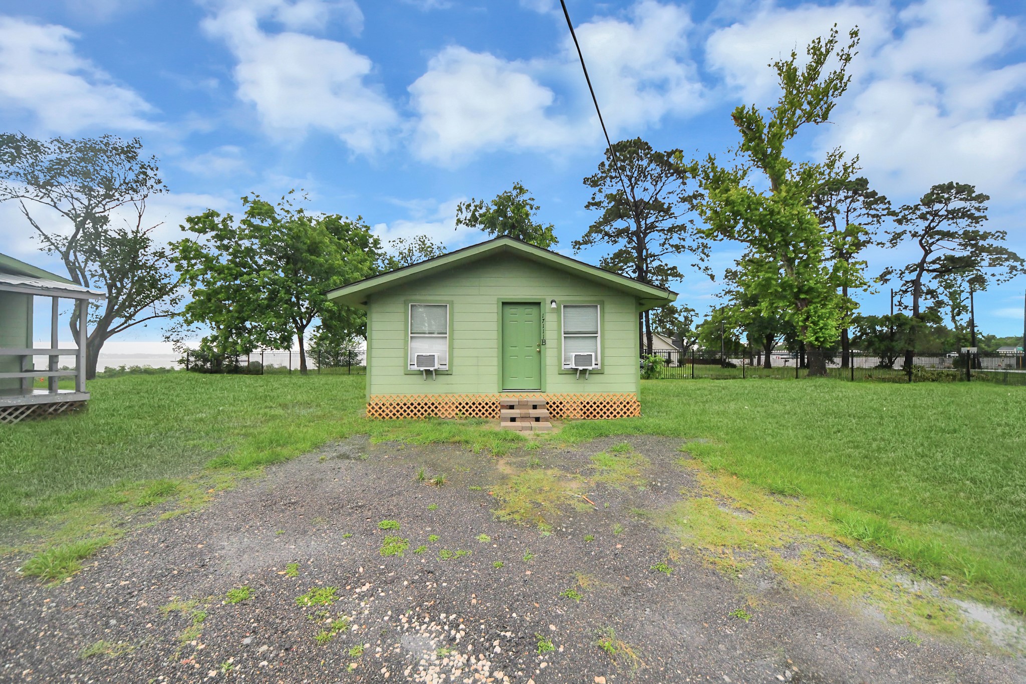 17111 River Road B Property Photo 1